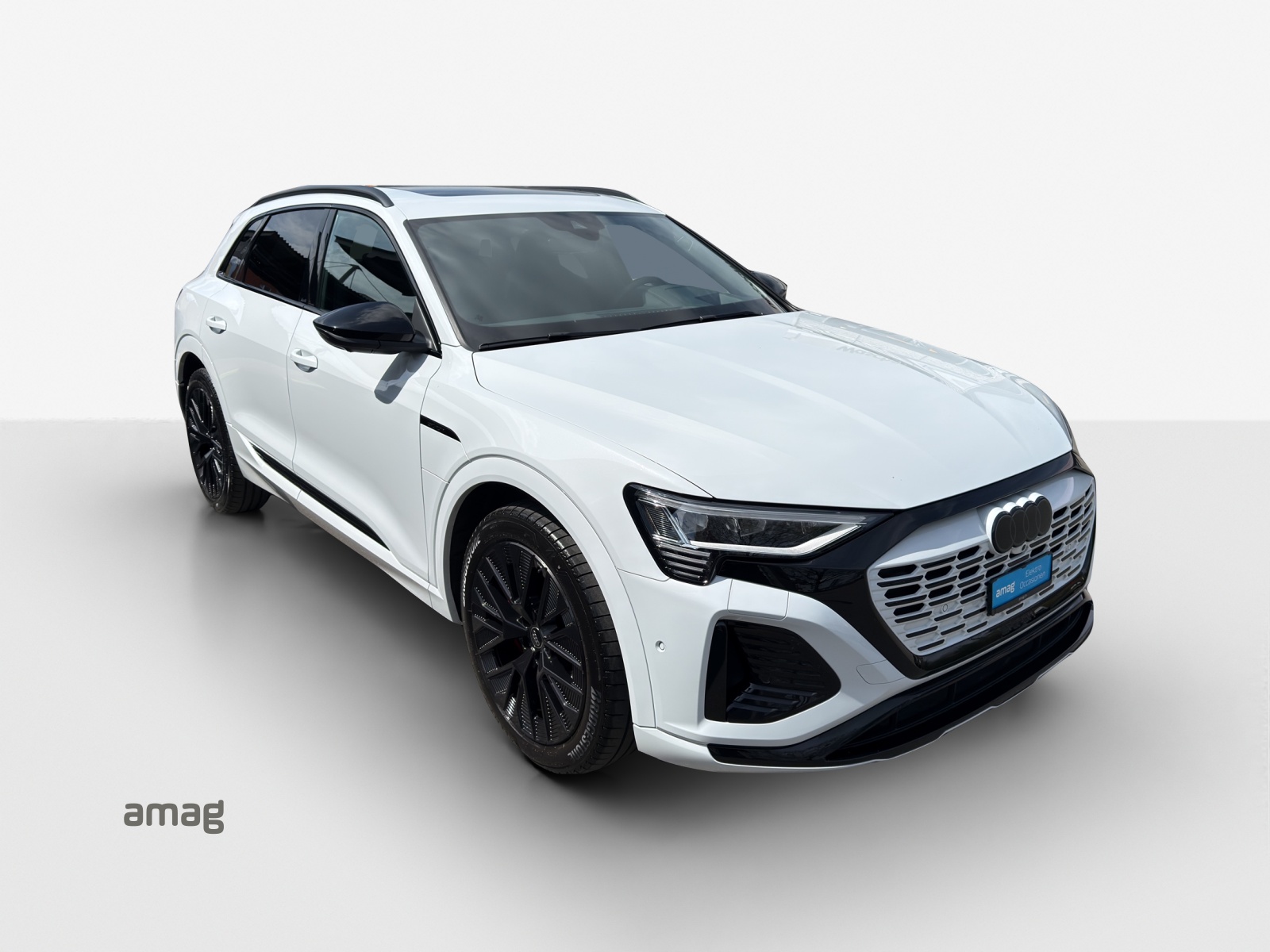 AUDI Q8 55 e-tron Black Edition quattro-image-6