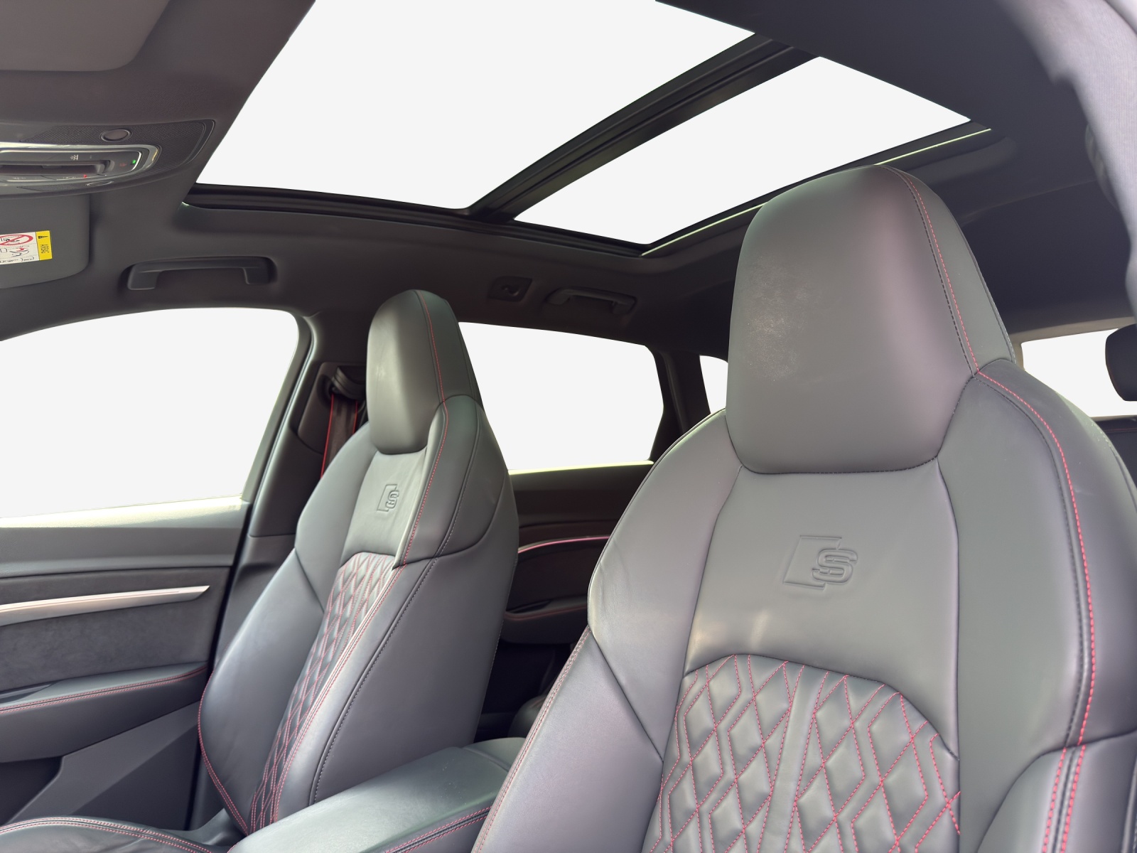 AUDI Q8 55 e-tron Black Edition quattro-image-15