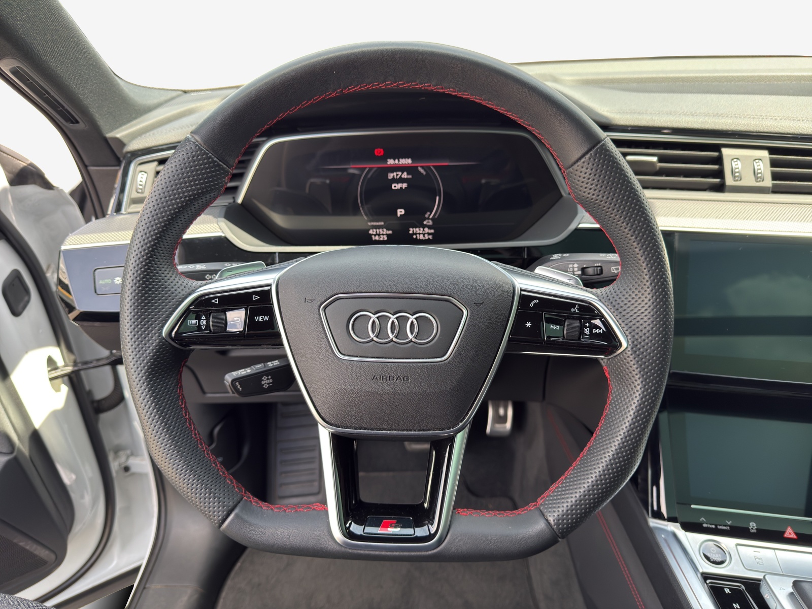 AUDI Q8 55 e-tron Black Edition quattro-image-10