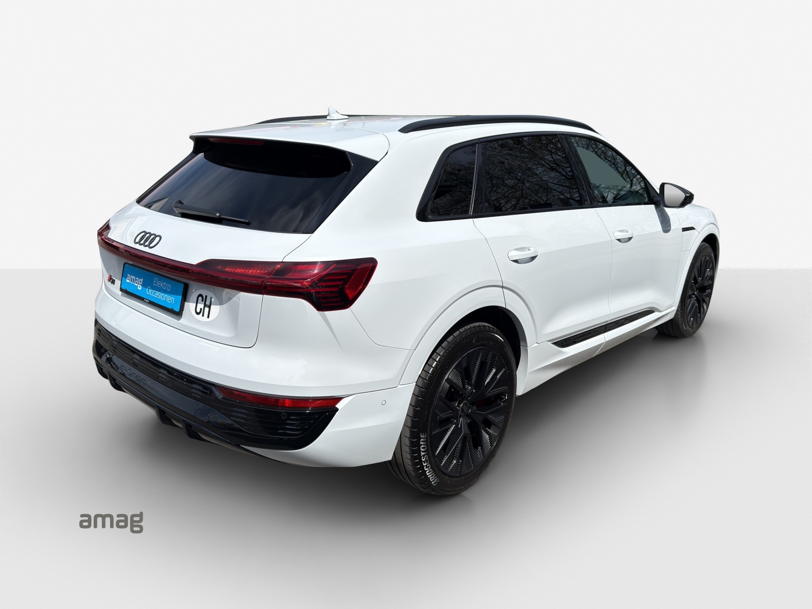 AUDI Q8 55 e-tron Black Edition quattro-image-5