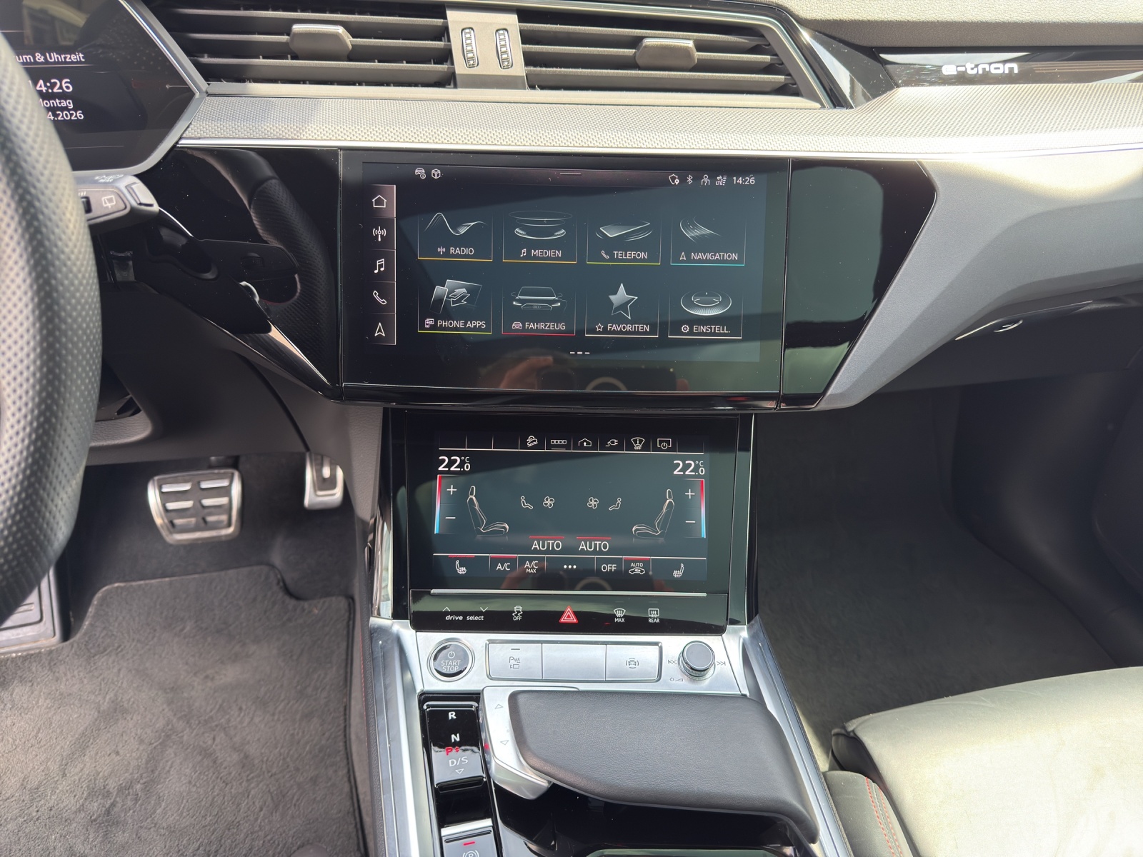 AUDI Q8 55 e-tron Black Edition quattro-image-11