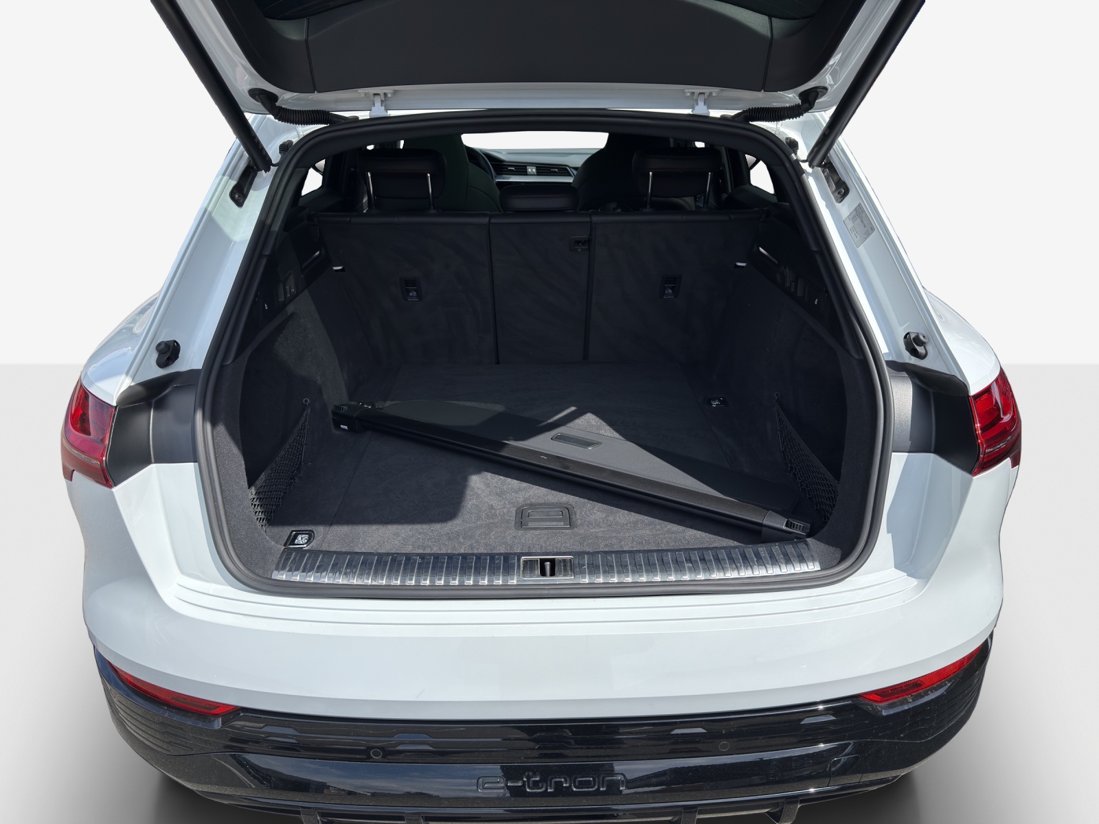 AUDI Q8 55 e-tron Black Edition quattro-image-13
