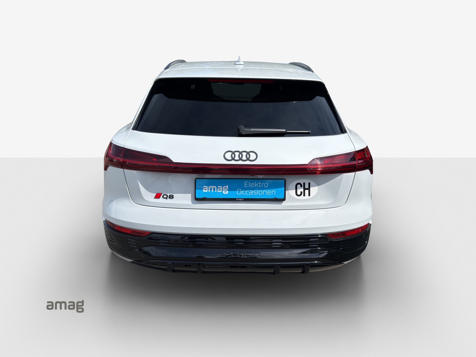 AUDI Q8 55 e-tron Black Edition quattro-image-4
