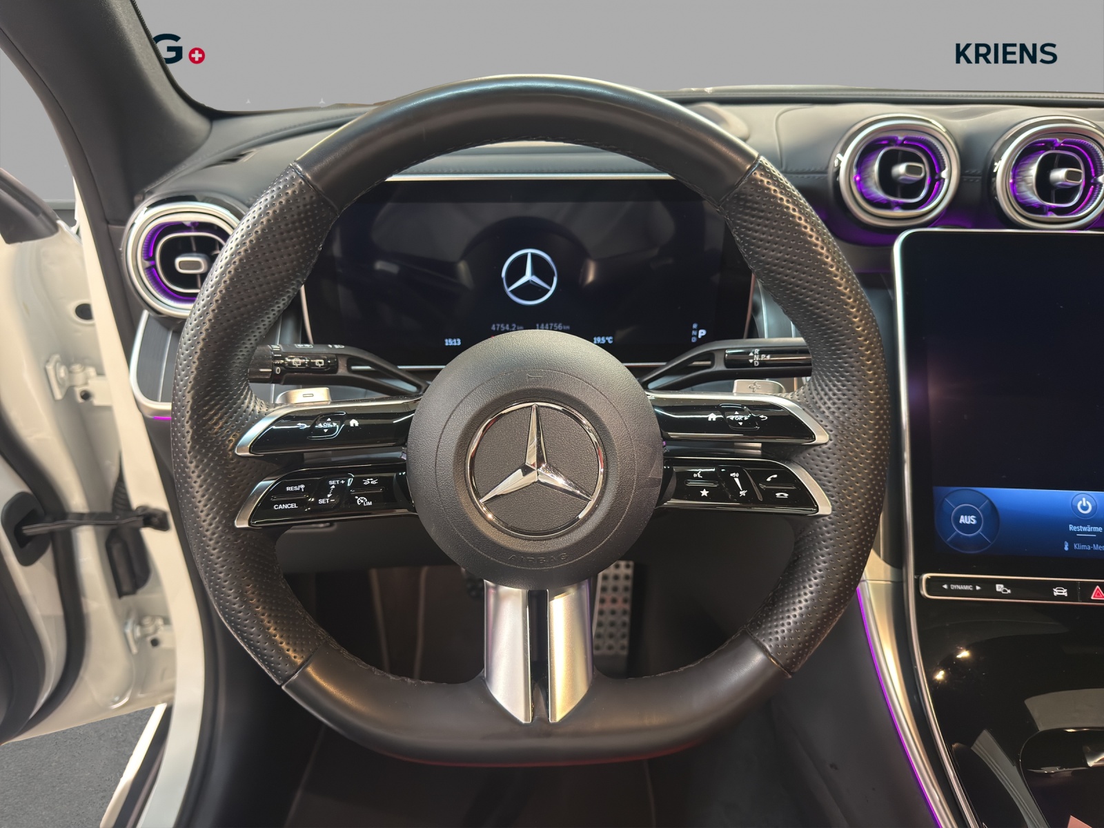MERCEDES-BENZ GLC 200 4M - AMG / DISTRONIC / 360 Grad Kamera / Soundsystem-image-9