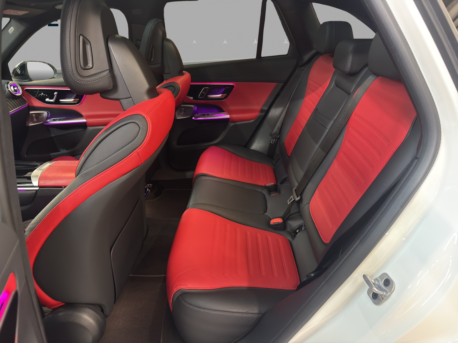 MERCEDES-BENZ GLC 200 4M - AMG / DISTRONIC / 360 Grad Kamera / Soundsystem-image-13