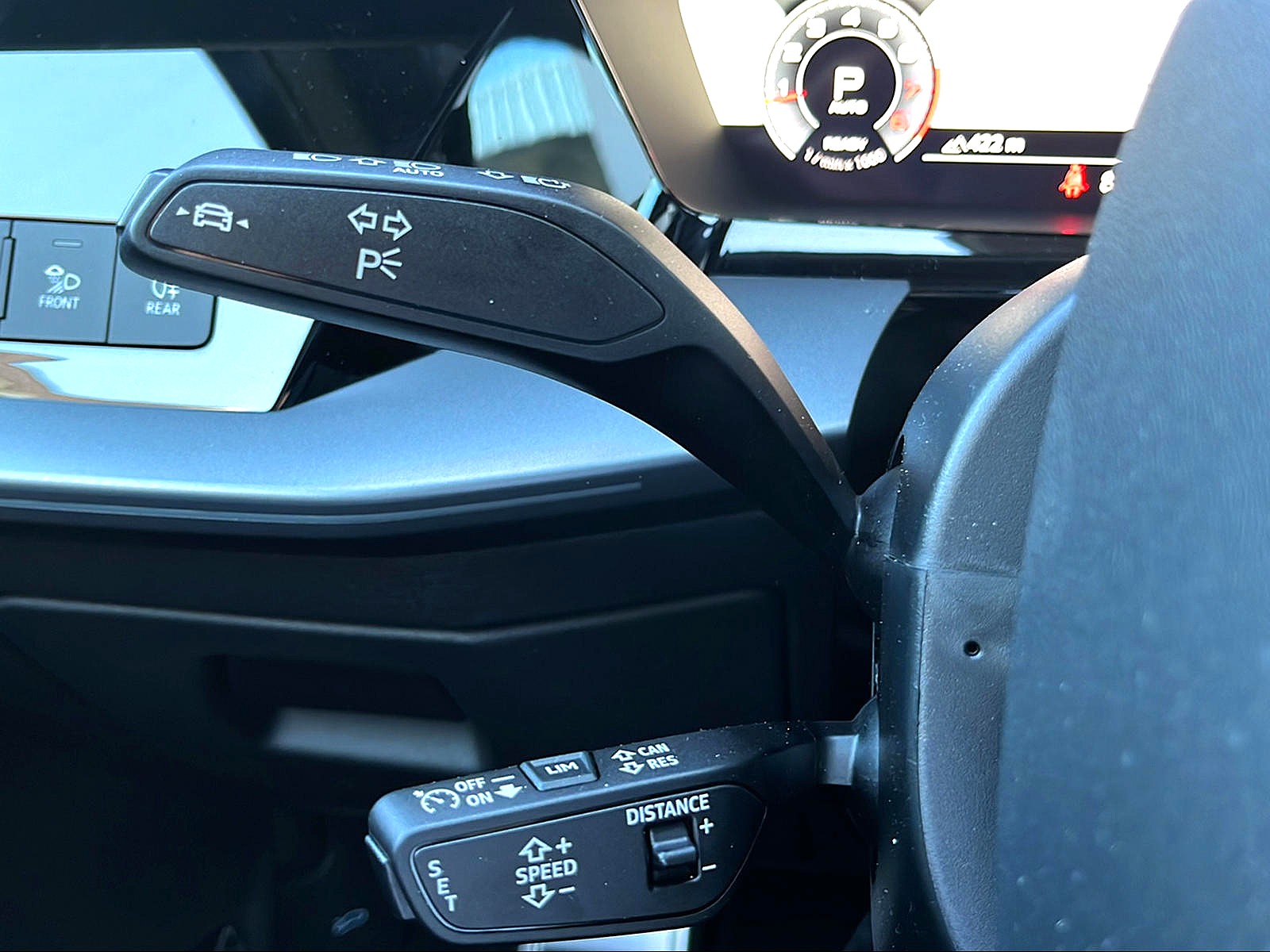 AUDI A3 Sportback TFSI 110 kW S line Attraction S tronic Daytongrau Perleffekt-image-17