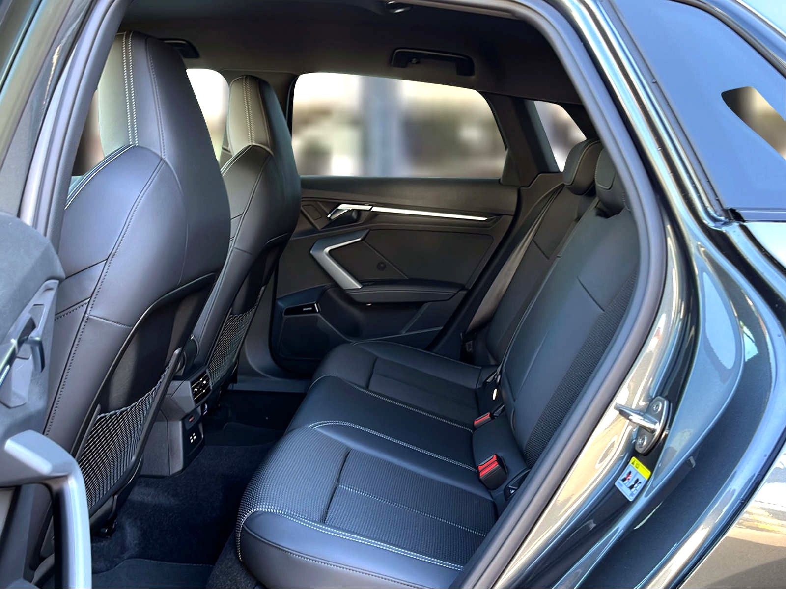 AUDI A3 Sportback TFSI 110 kW S line Attraction S tronic Daytongrau Perleffekt-image-9