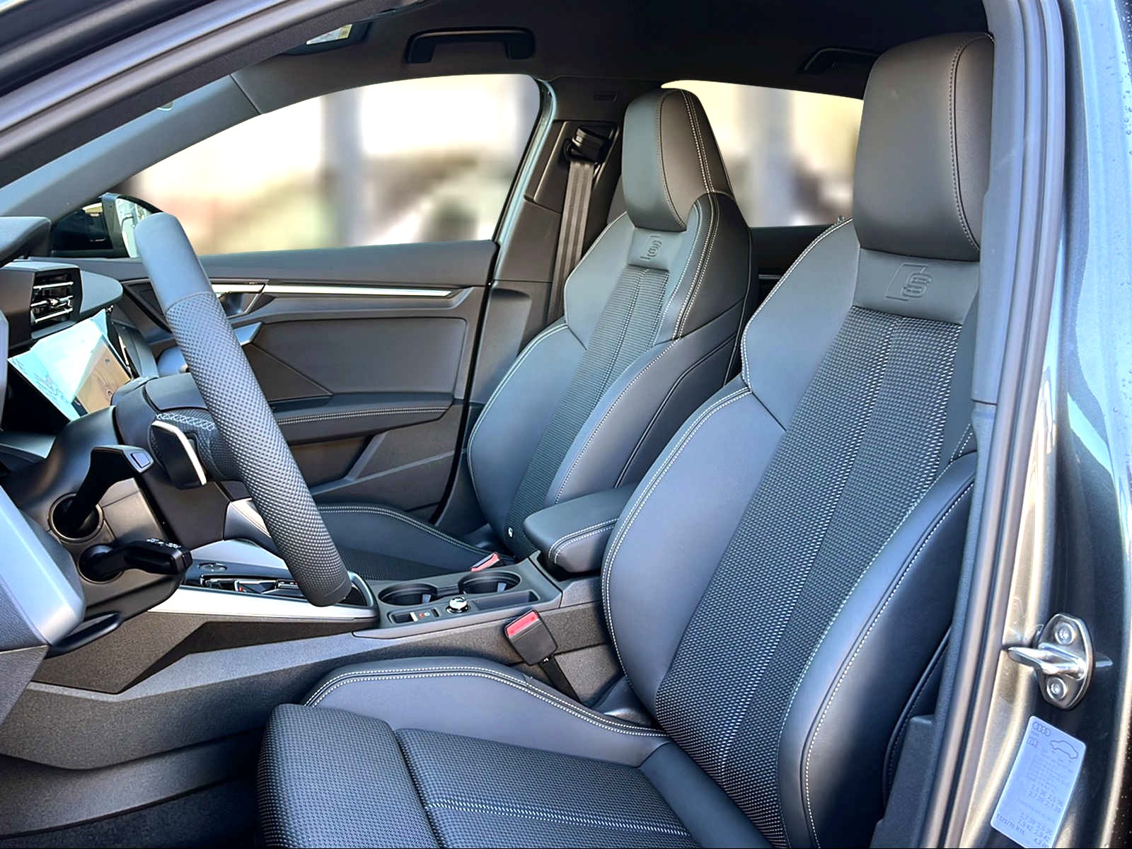 AUDI A3 Sportback TFSI 110 kW S line Attraction S tronic Daytongrau Perleffekt-image-7