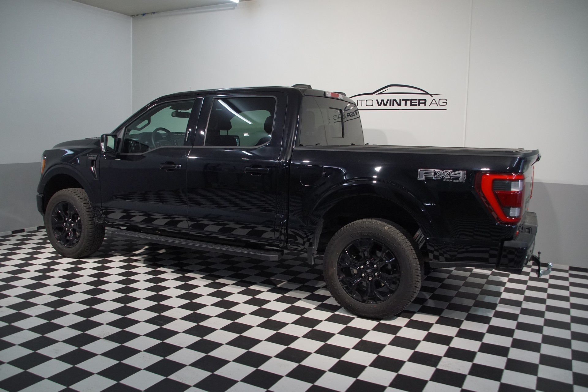 FORD F-150 Lariat FX4 V8-image-10