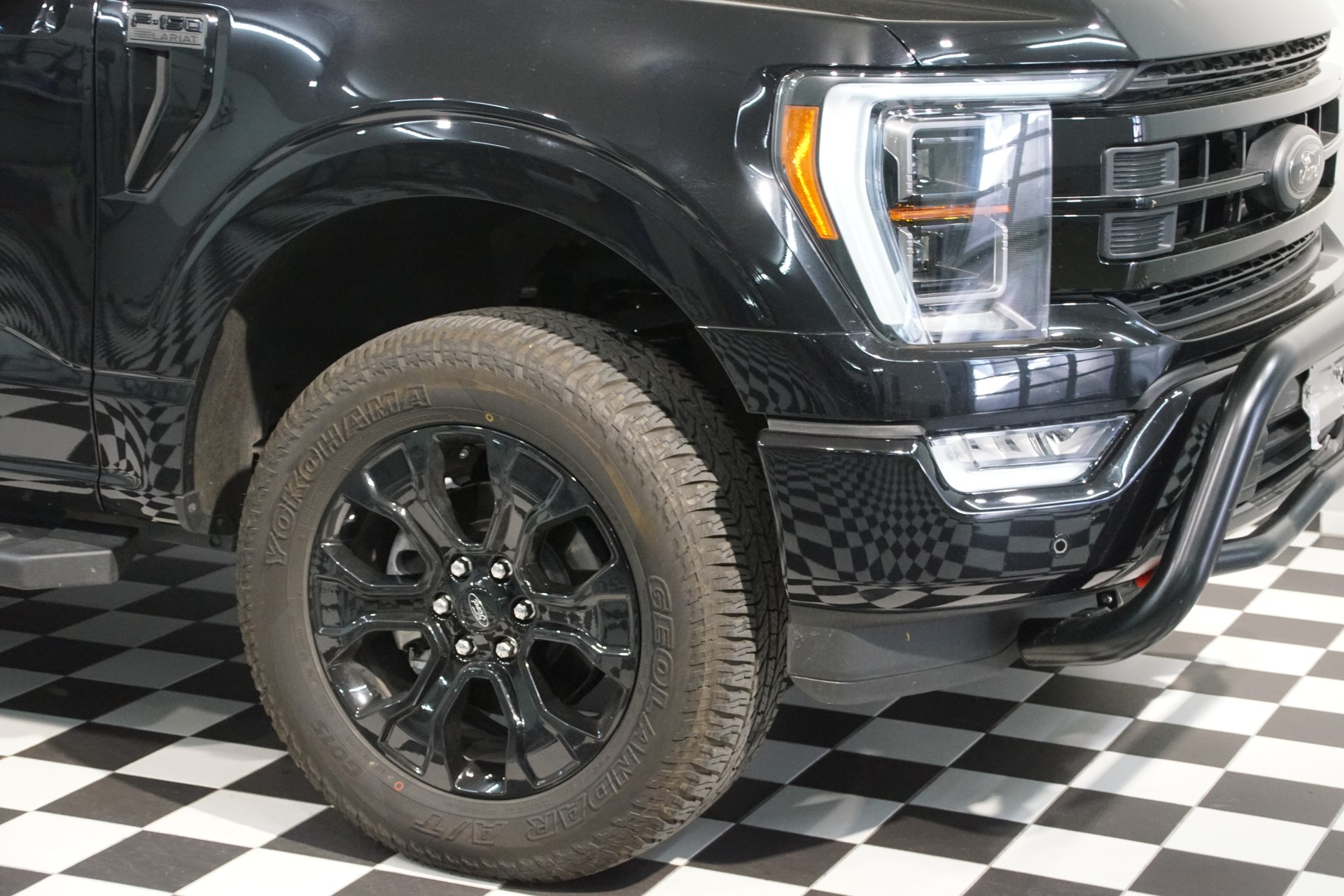 FORD F-150 Lariat FX4 V8-image-4