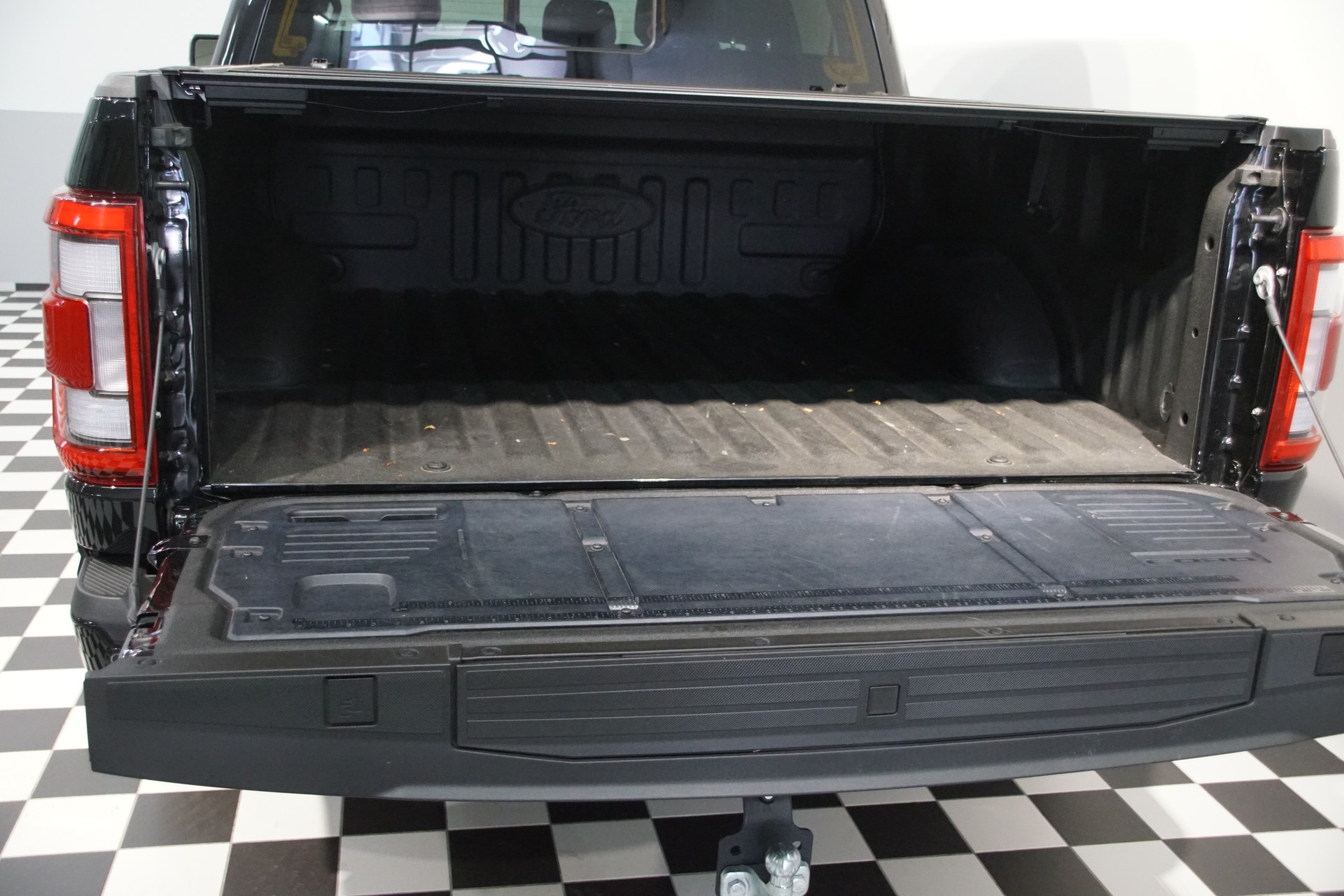 FORD F-150 Lariat FX4 V8-image-13