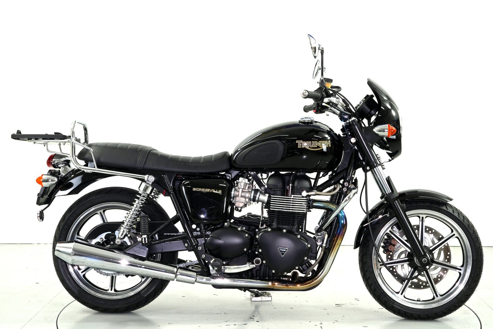 TRIUMPH Bonneville-showroom-element-3