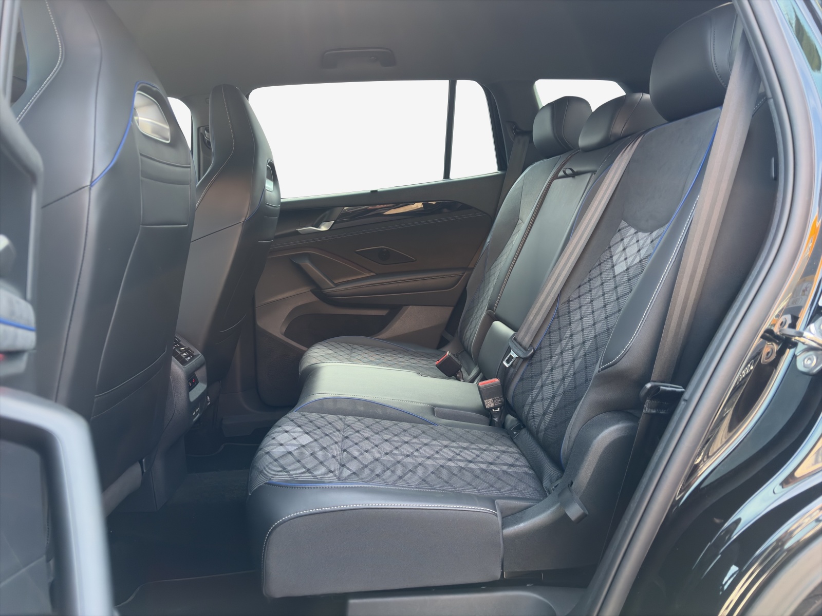 VW Tayron 2.0 TSI R-Line DSG 4Motion-image-11