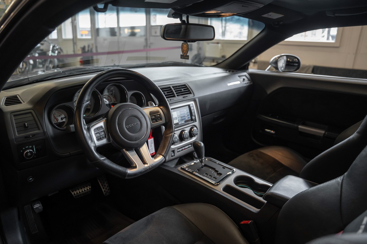 DODGE Challenger SRT8 6.4L HEMI-image-13