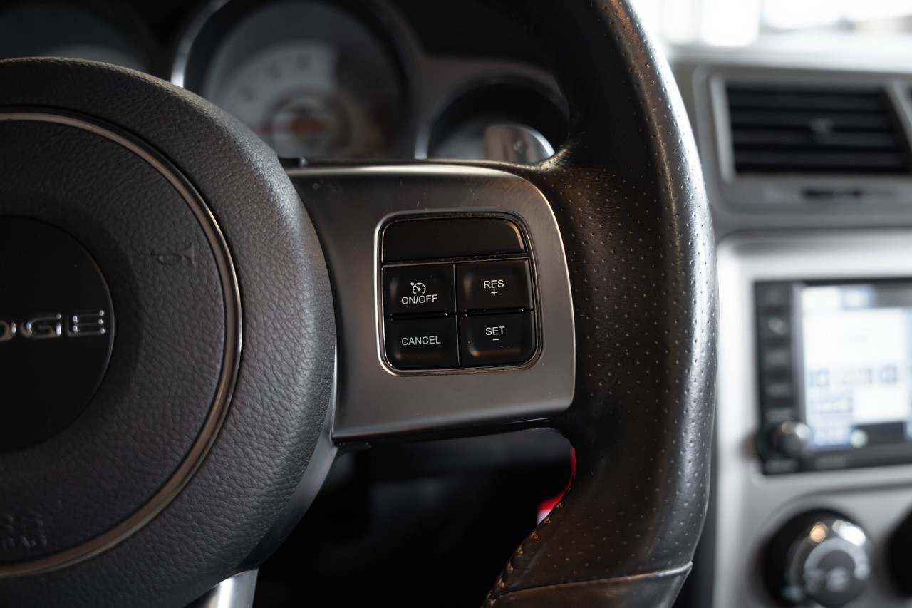 DODGE Challenger SRT8 6.4L HEMI-image-25
