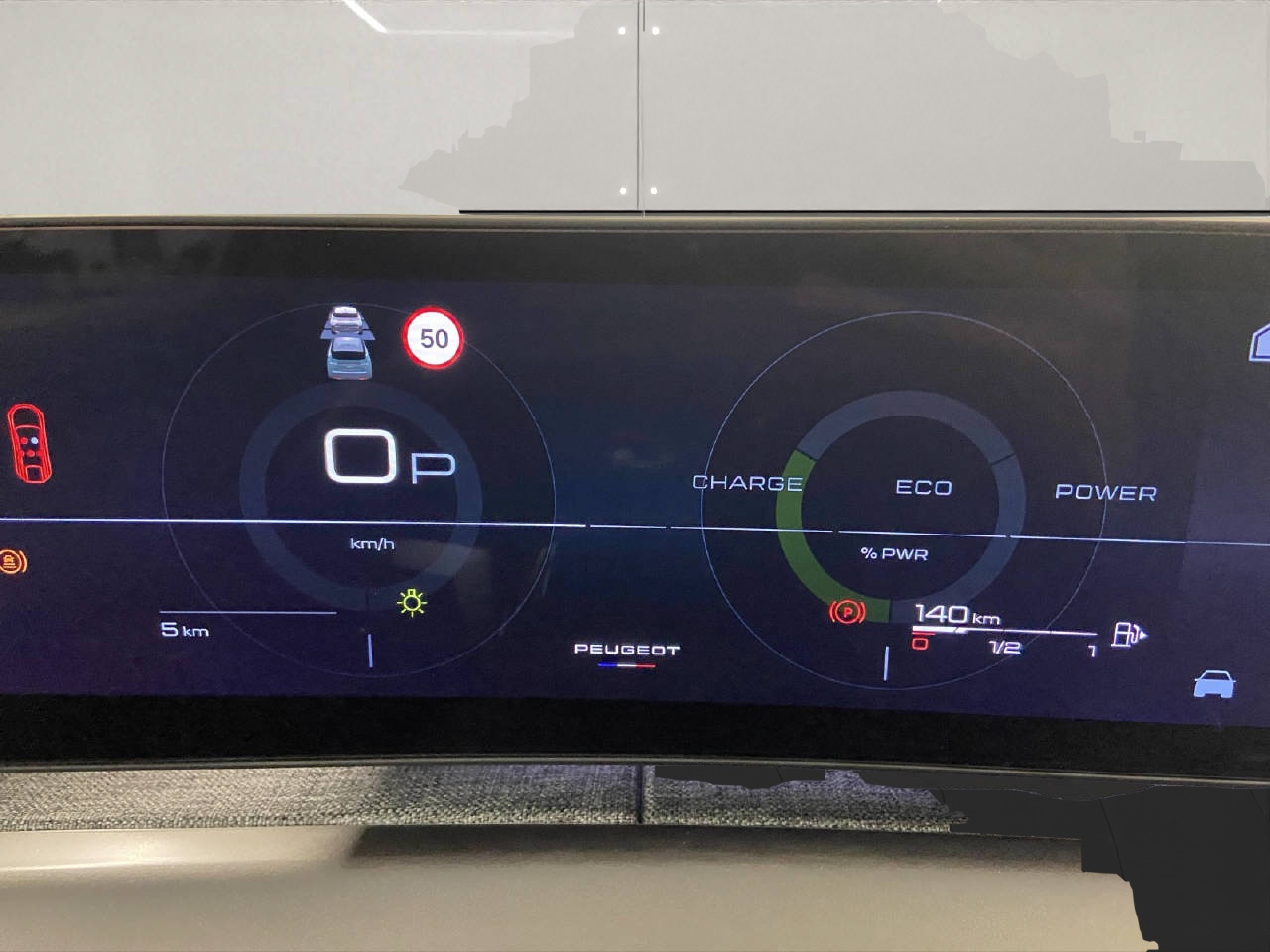 PEUGEOT 3008 1.2 Hybrid Allure-image-9