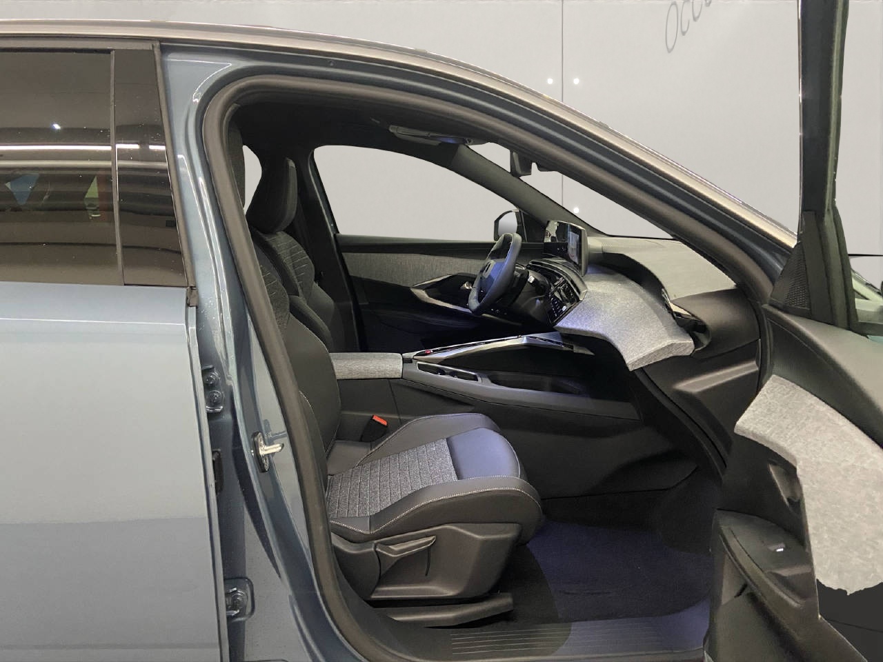 PEUGEOT 3008 1.2 Hybrid Allure-image-11