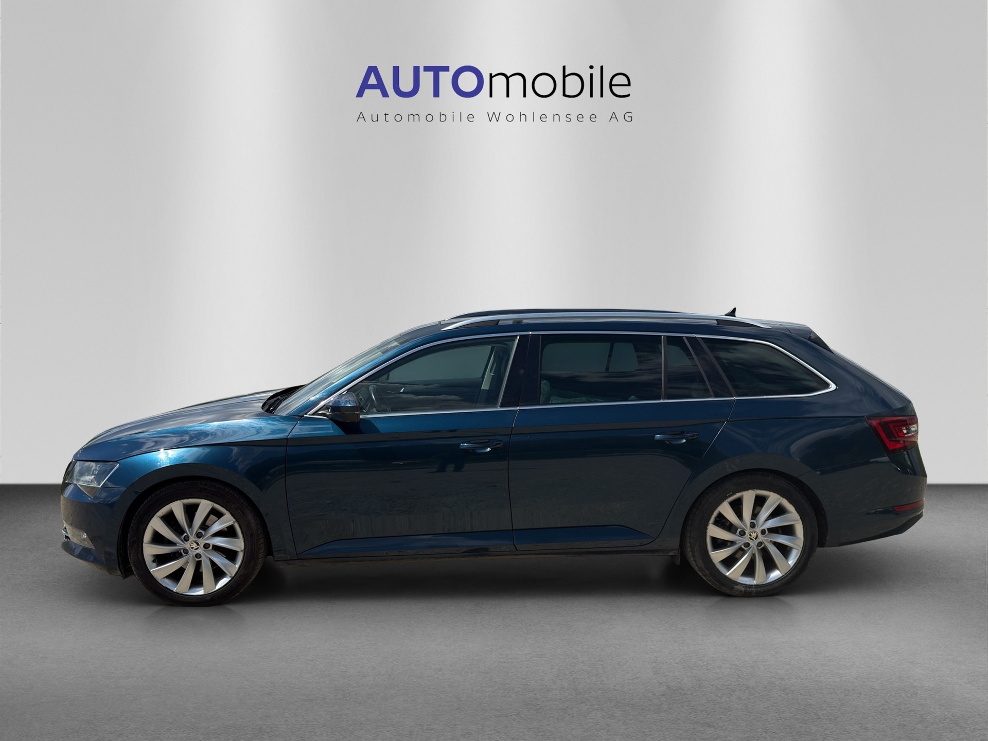 SKODA Superb Combi 2.0 TDi Style-image-0