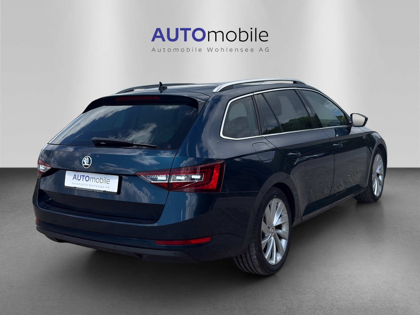 SKODA Superb Combi 2.0 TDi Style-image-4