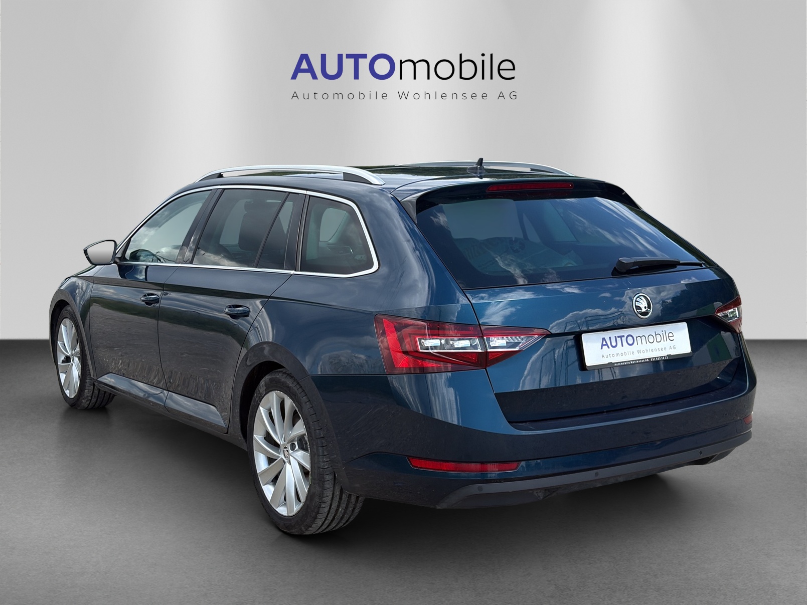 SKODA Superb Combi 2.0 TDi Style-image-6