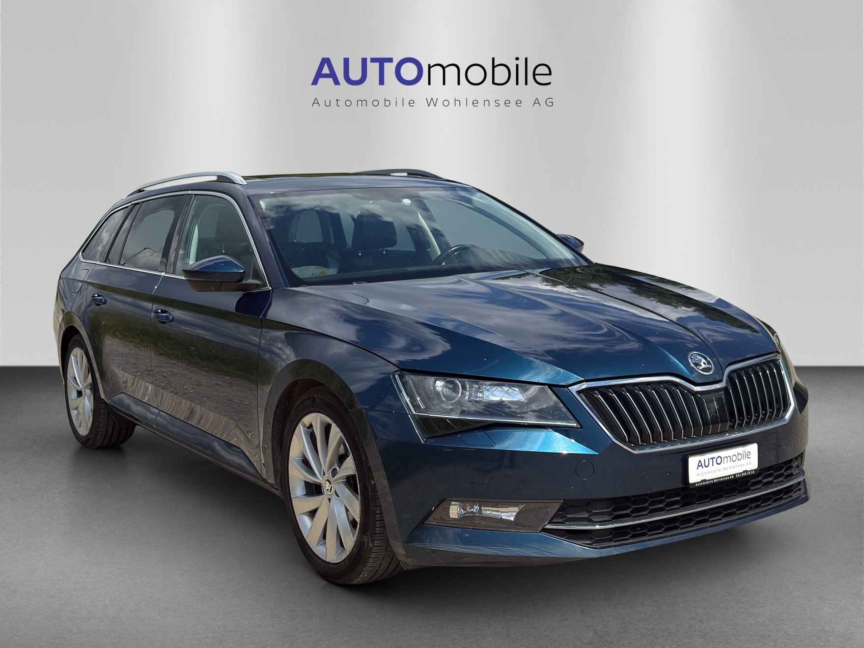SKODA Superb Combi 2.0 TDi Style-image-3