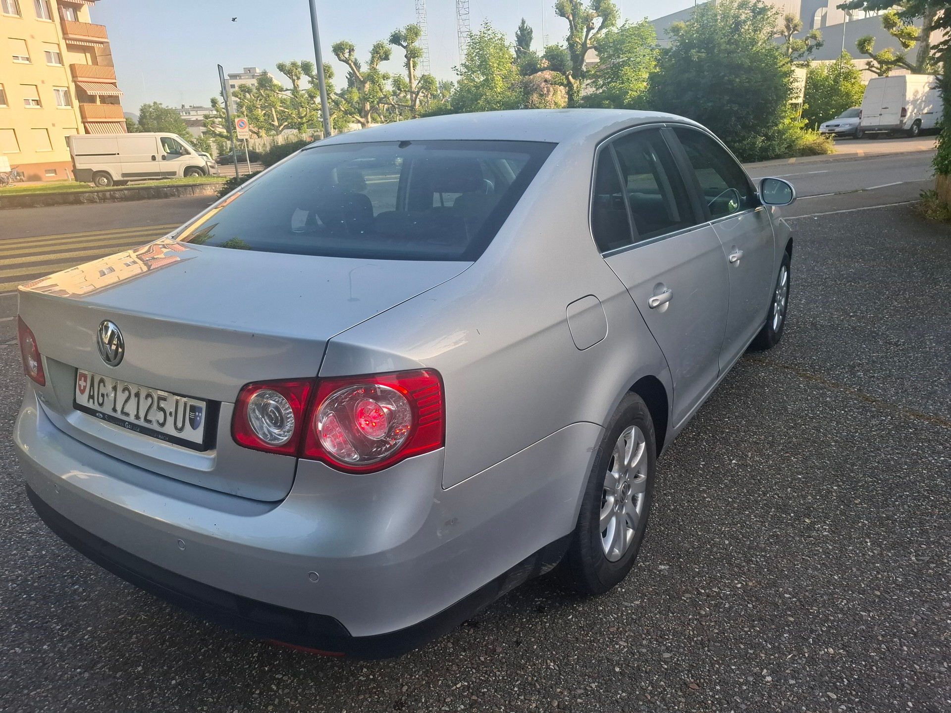 VW JETTA-image-6