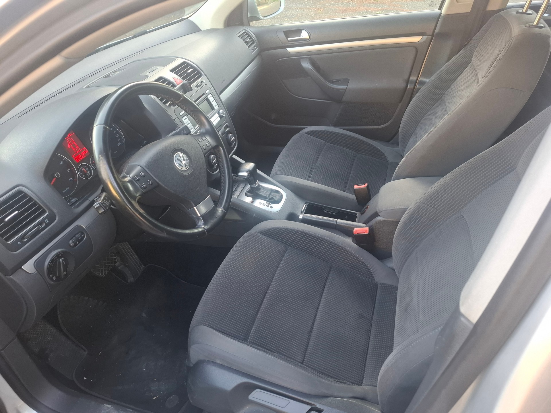 VW JETTA-image-11