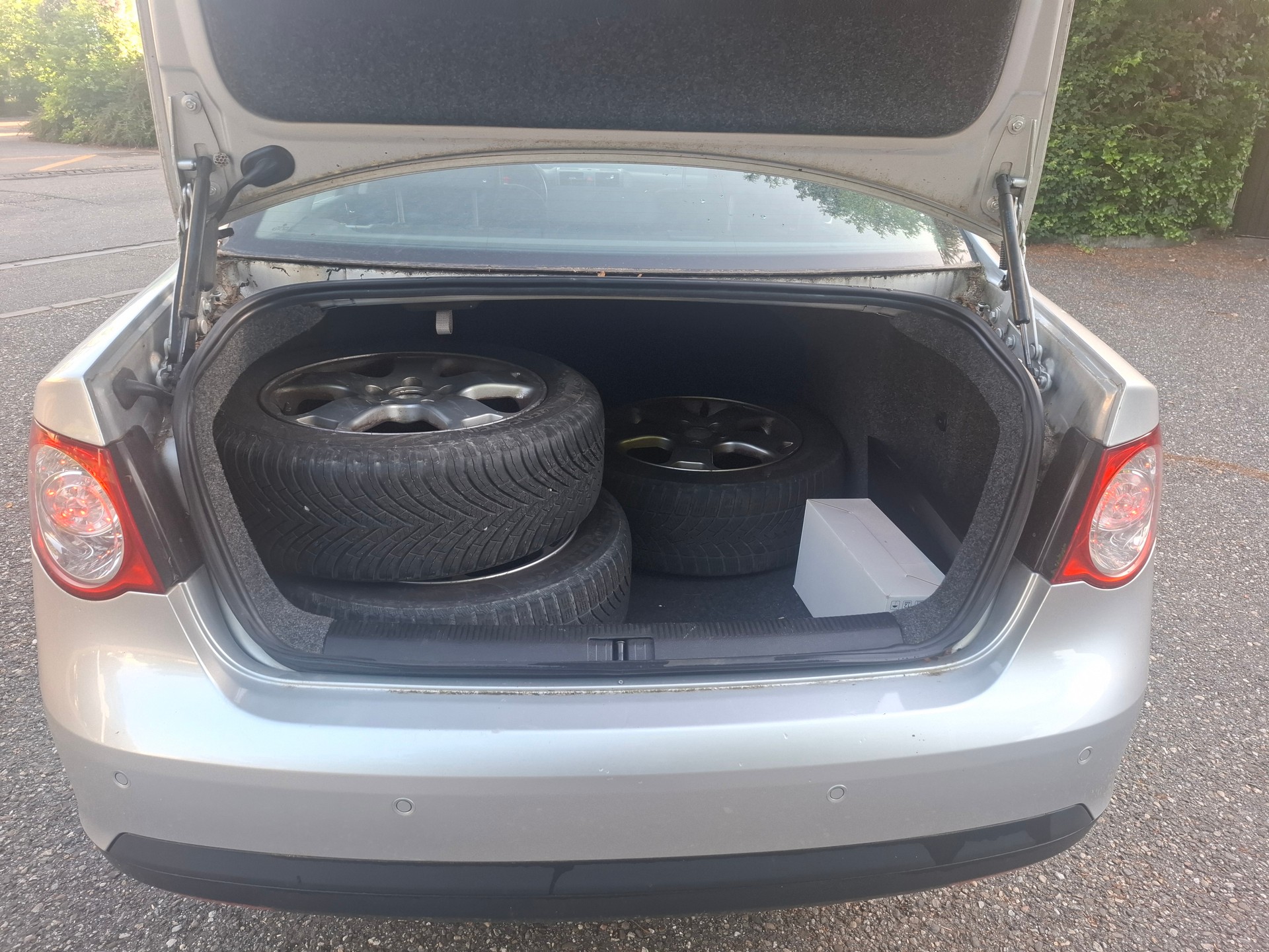 VW JETTA-image-8
