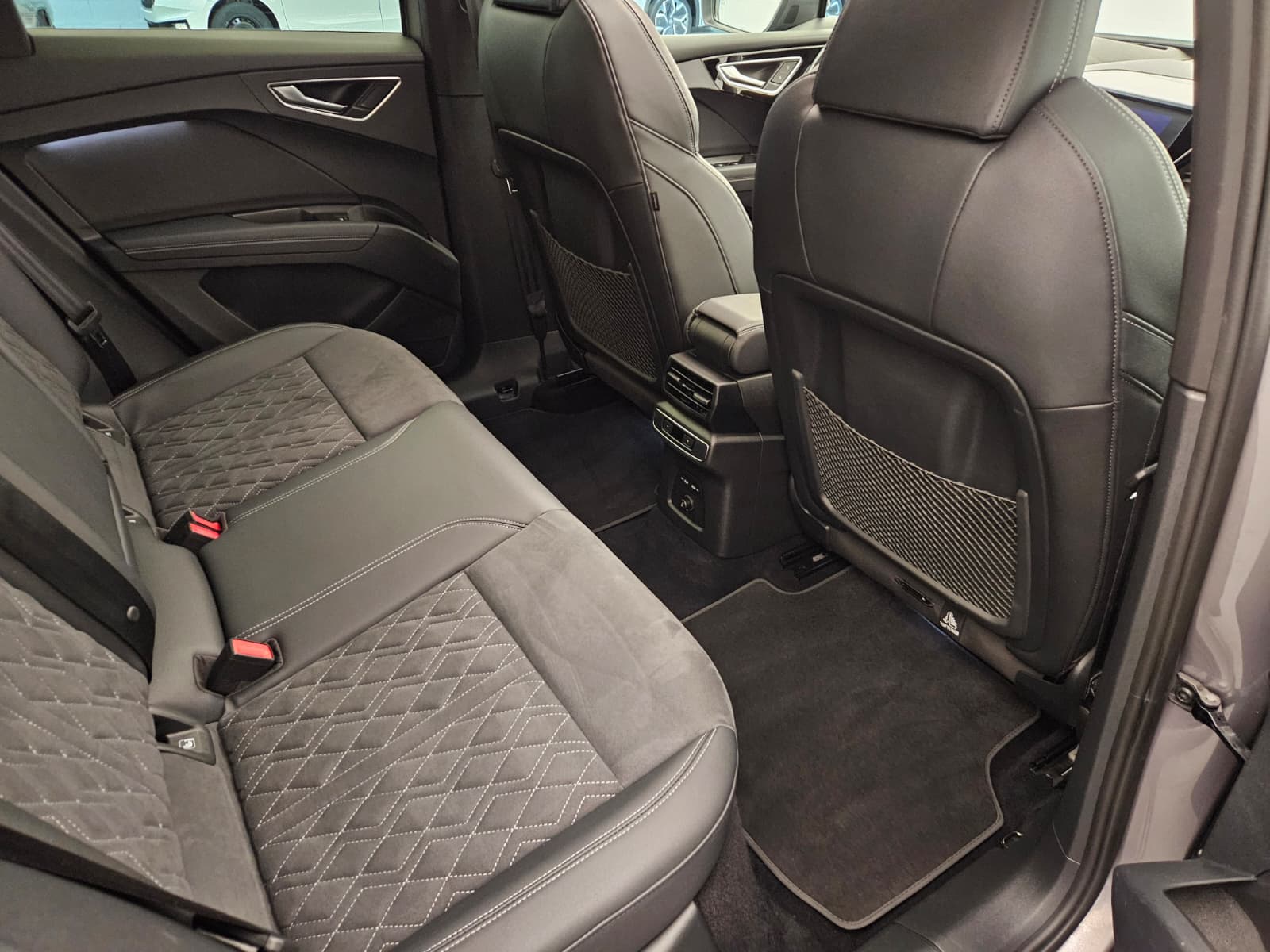 AUDI Q4 e-tron 40-image-13