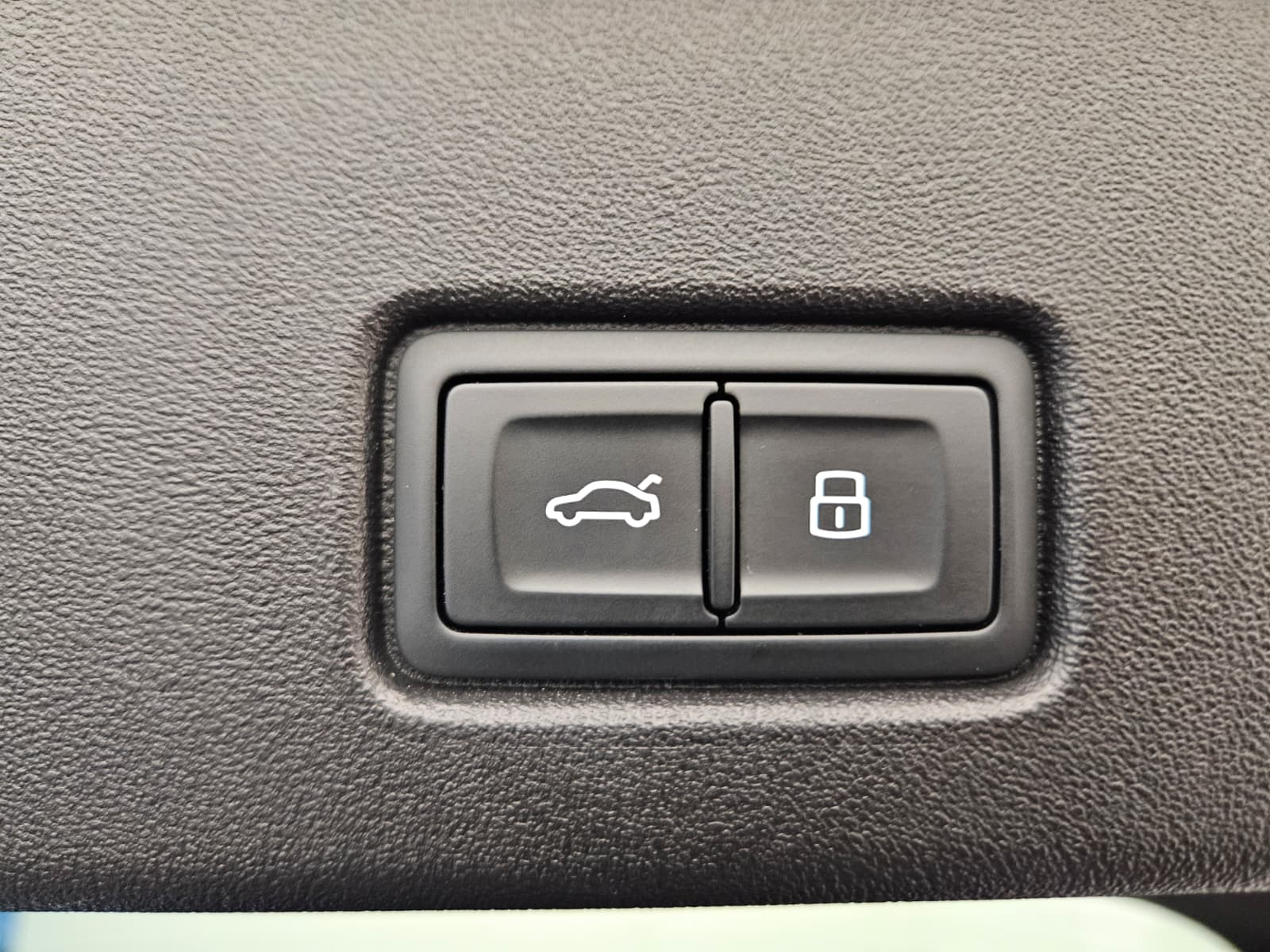 AUDI Q4 e-tron 40-image-15