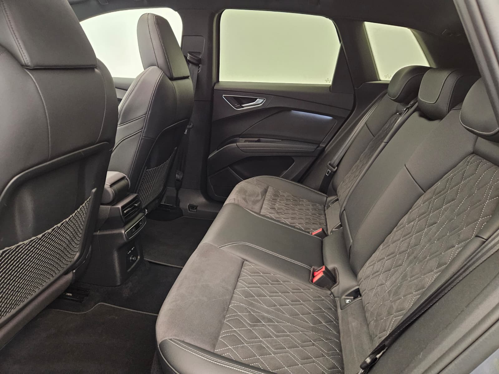 AUDI Q4 e-tron 40-image-12