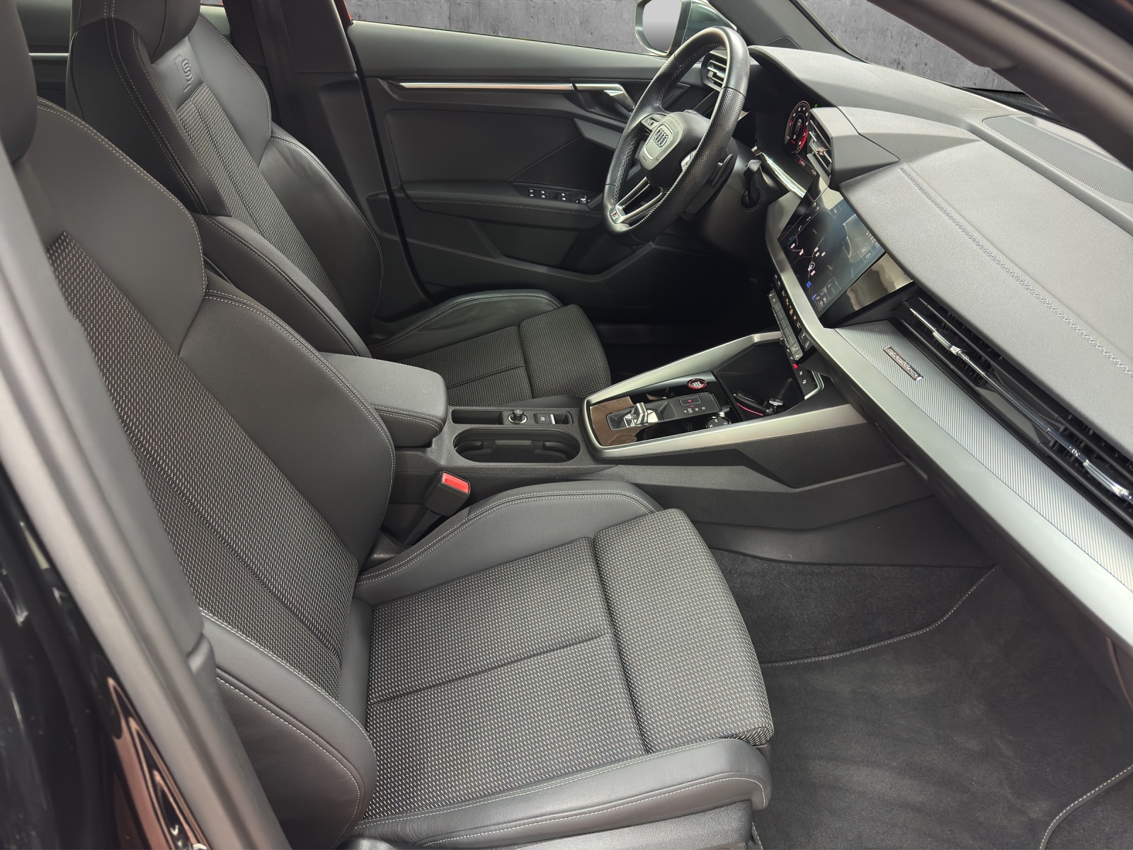 AUDI S3 Sportback 2.0 TFSI quattro S-tronic-image-7