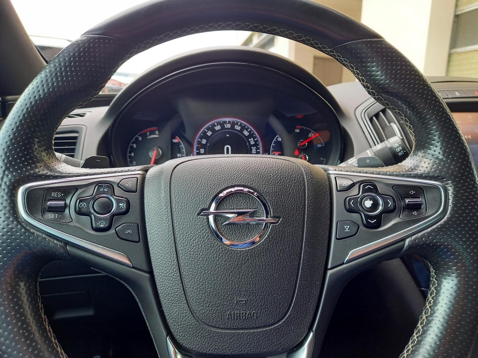OPEL Insignia 2.8 Turbo OPC 4WD Automatic-image-4