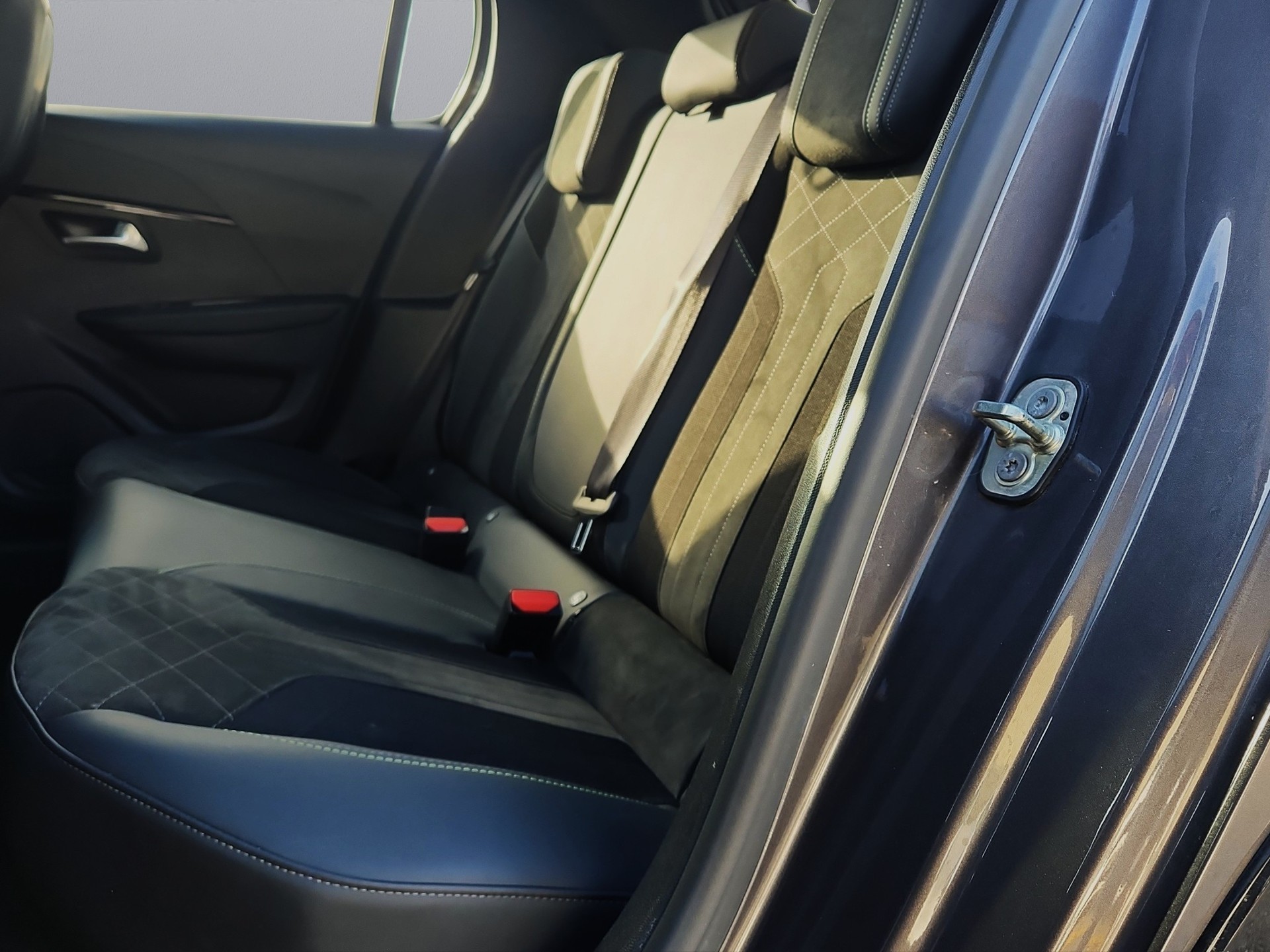 PEUGEOT 208 1.2 PureTech GT Pack EAT8-image-6