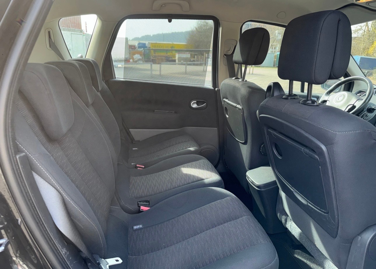 RENAULT Scénic 2.0 dCi Dynamique Automatic-image-10