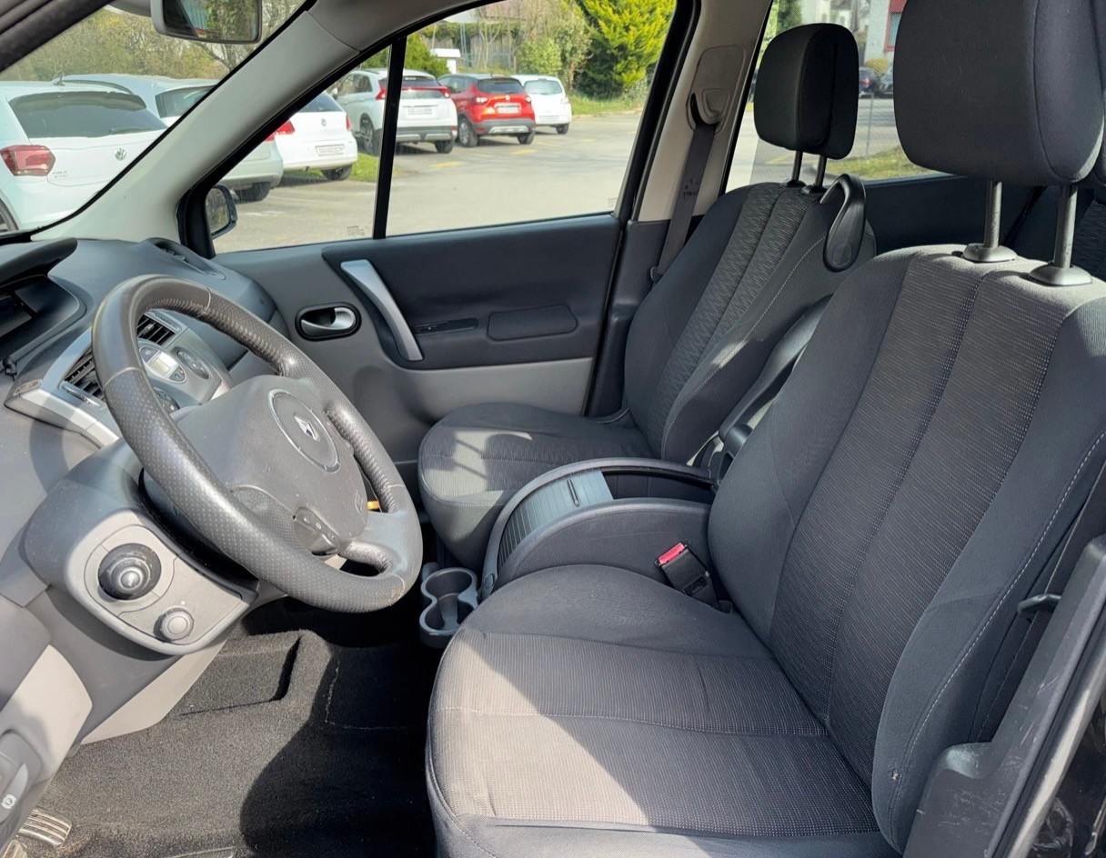 RENAULT Scénic 2.0 dCi Dynamique Automatic-image-7