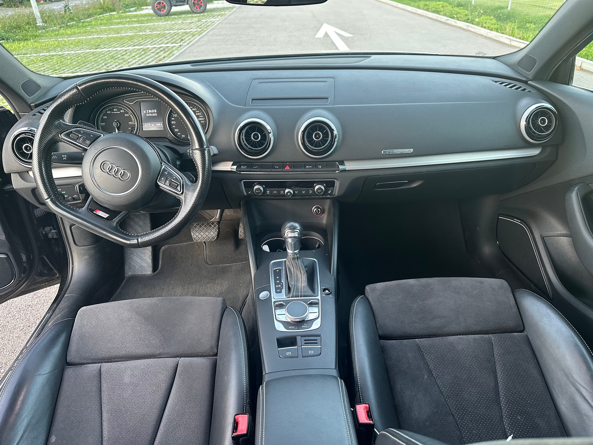 AUDI 1.4 T FSI e-tron Attract. S-Tr-image-4