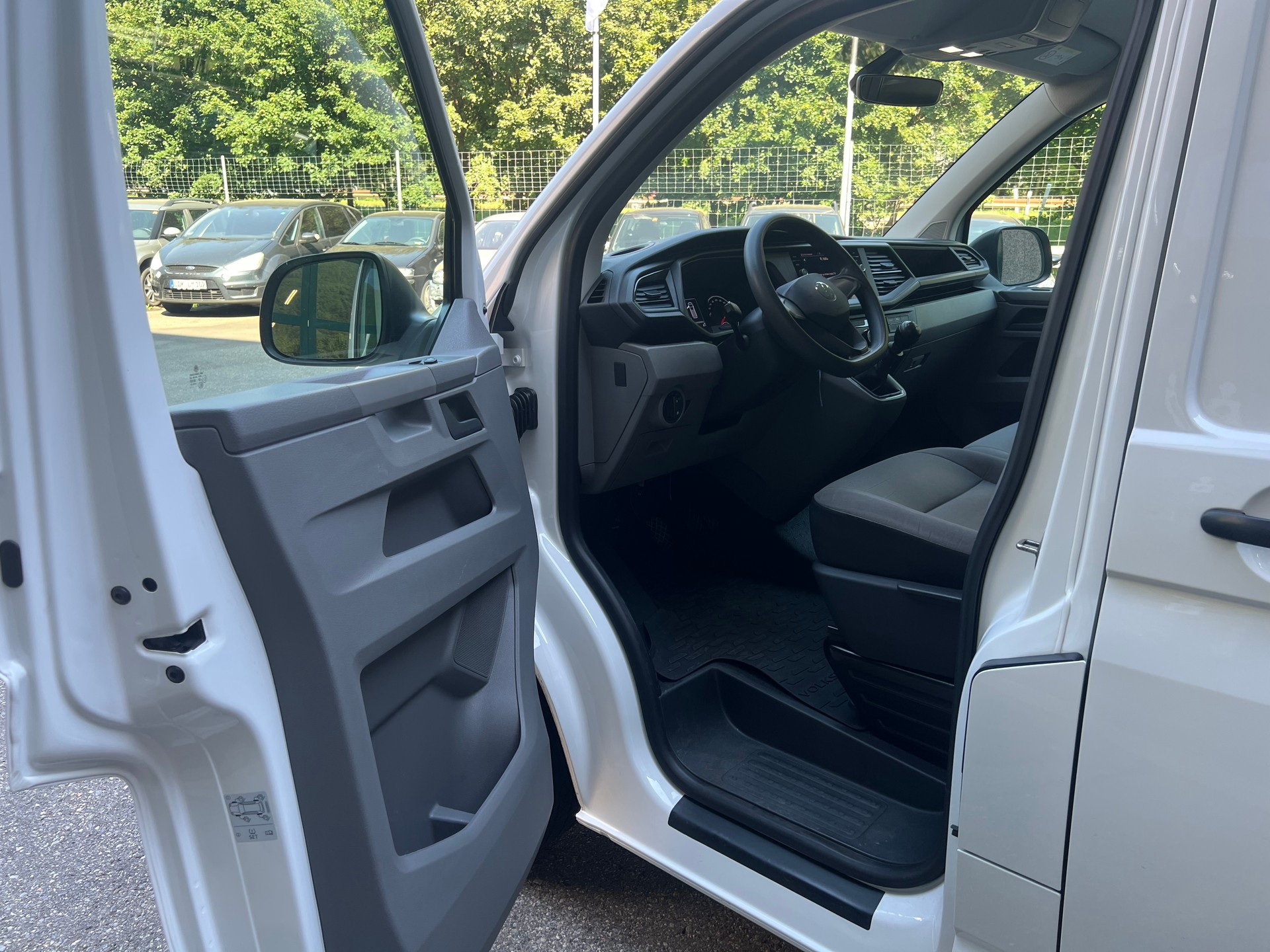 VW T6.1 2.0 TDI-image-4