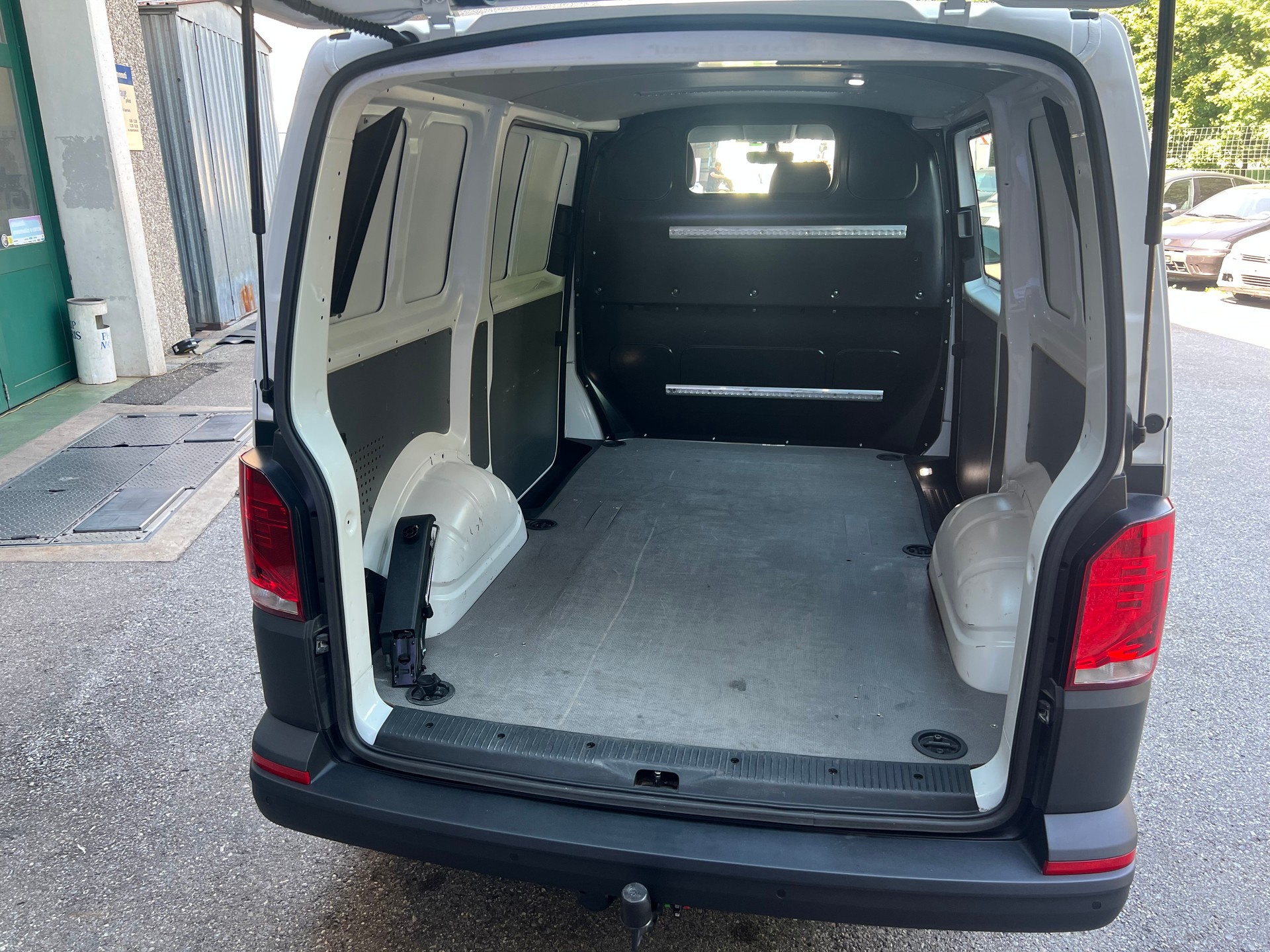 VW T6.1 2.0 TDI-image-12