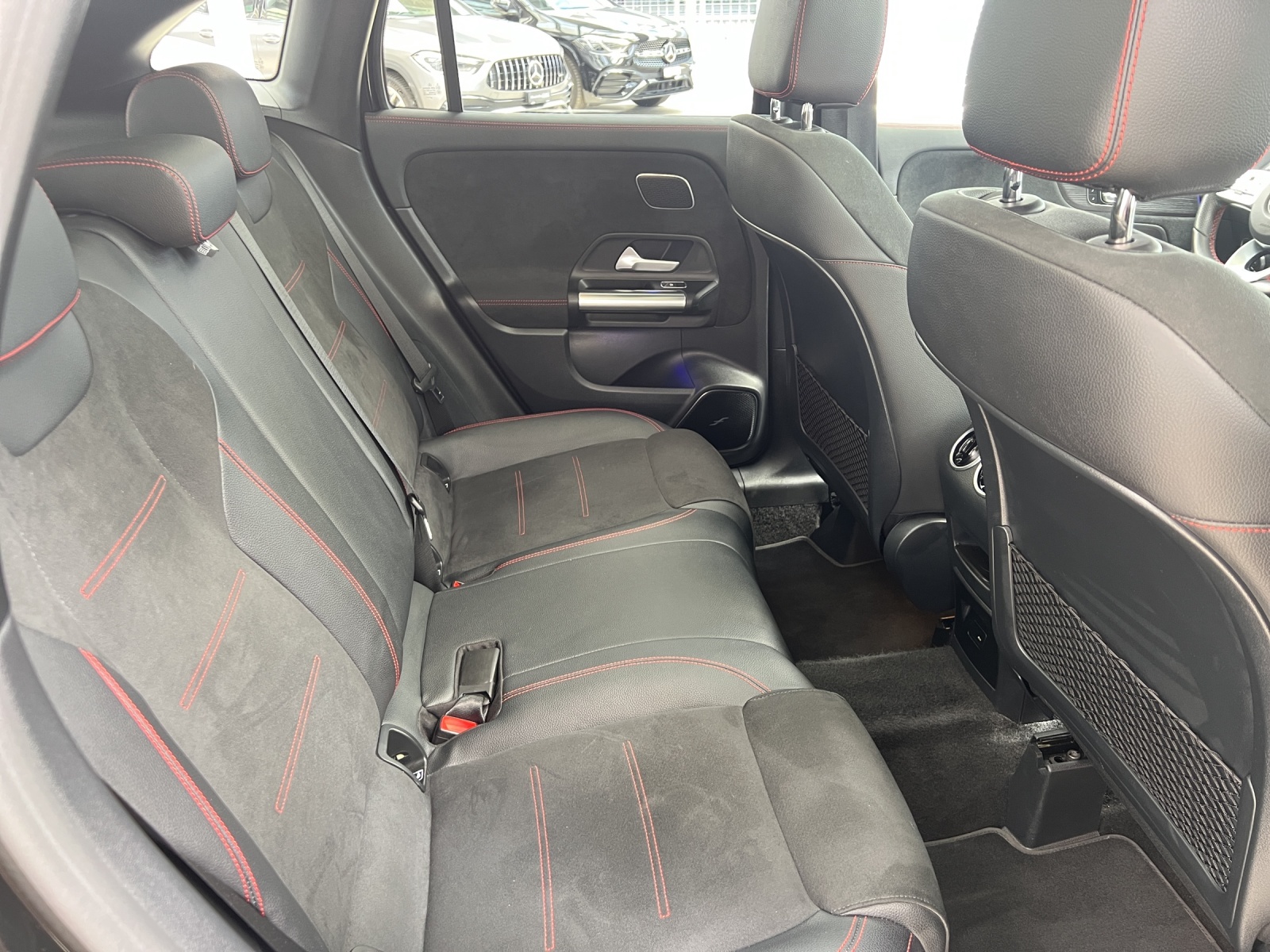 MERCEDES-BENZ GLA 250 4Matic AMG Line 8G-DCT-image-15
