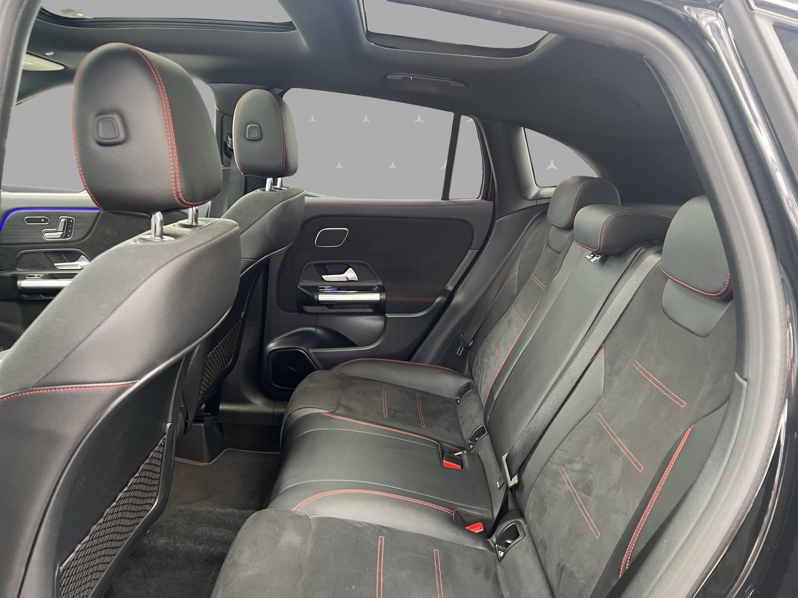 MERCEDES-BENZ GLA 250 4Matic AMG Line 8G-DCT-image-13