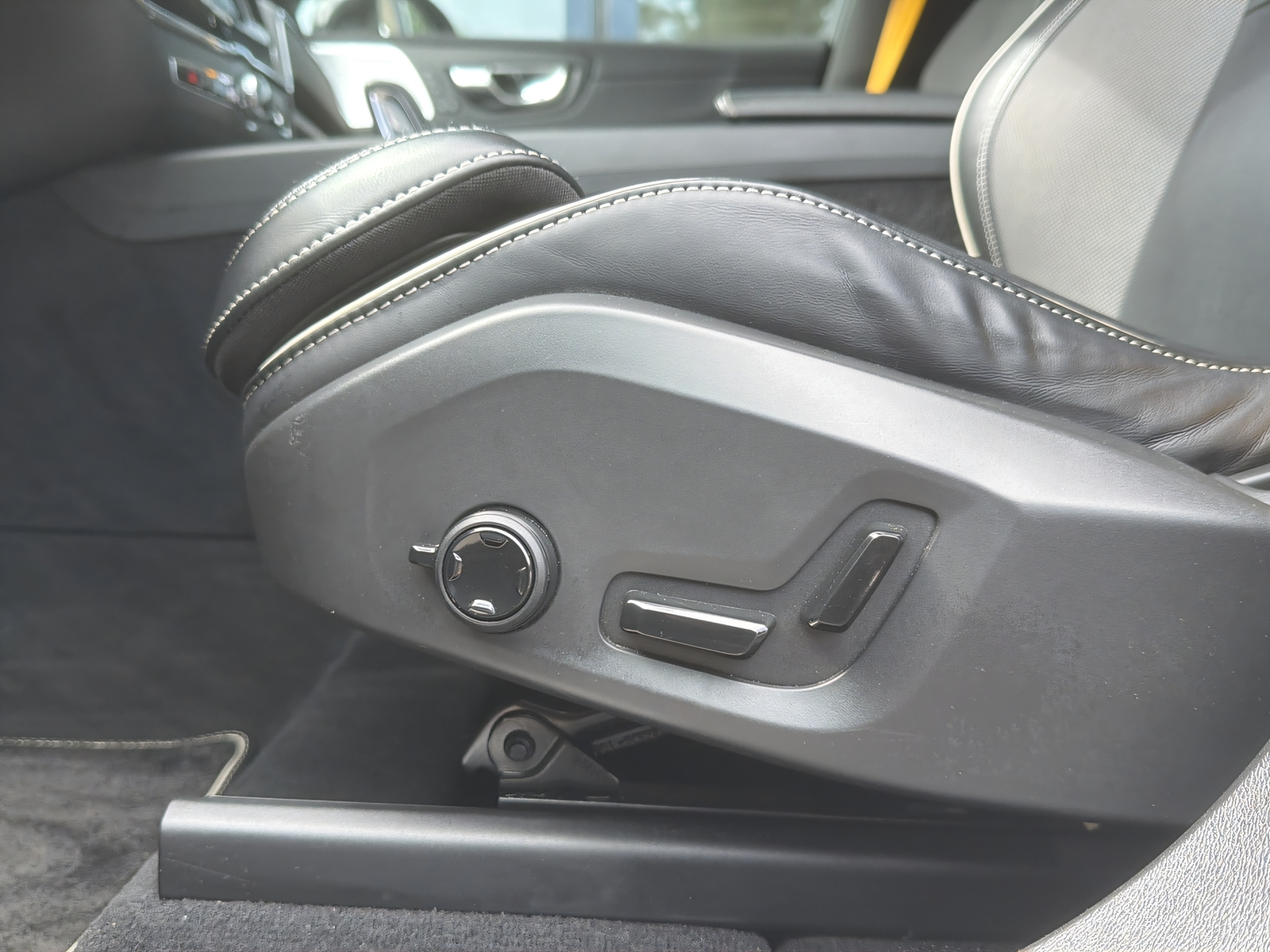 VOLVO XC60 T8 eAWD Polestar Geartronic-image-8