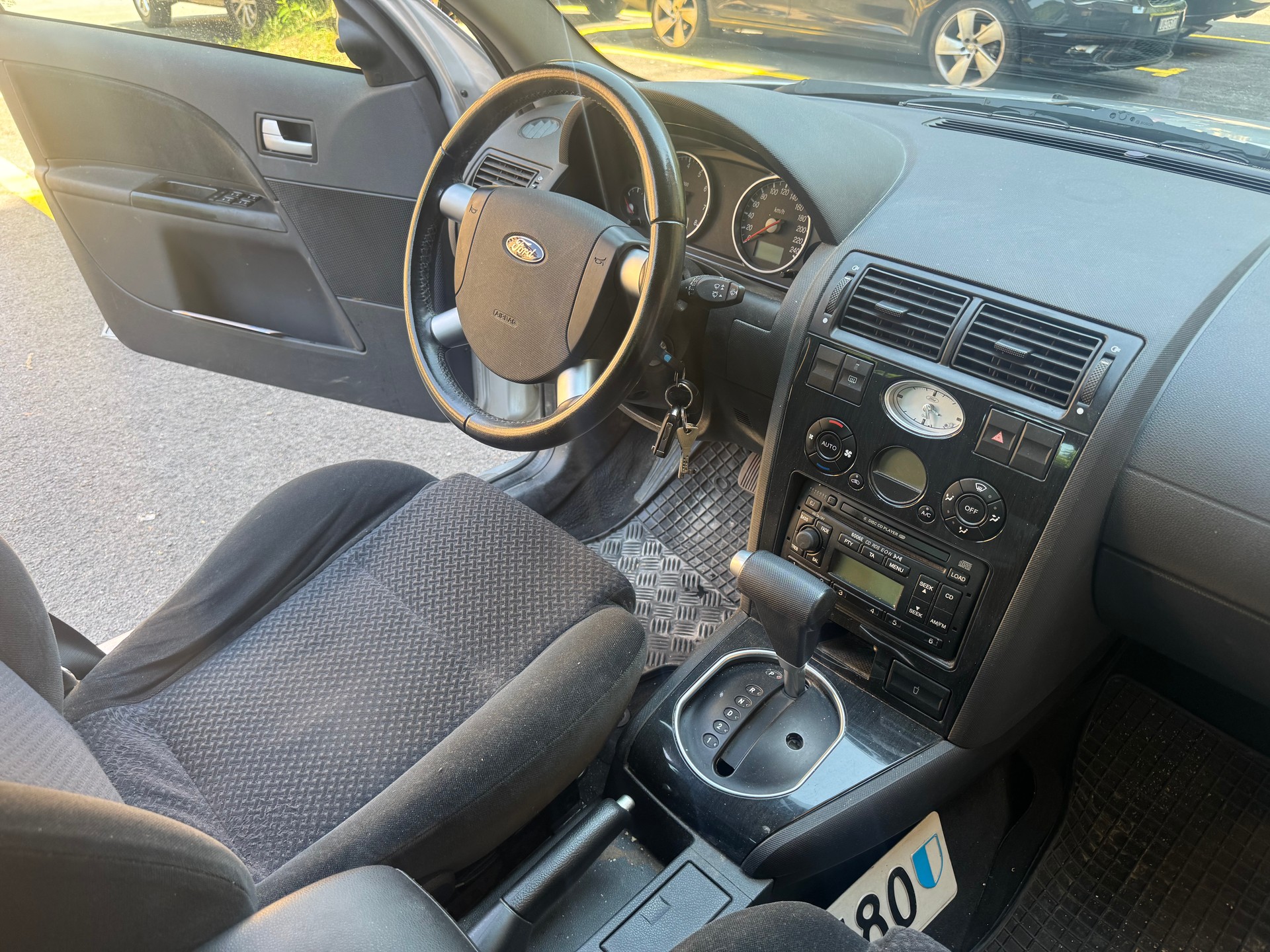 FORD Mondeo 2.0i 16V Ambiente-image-4