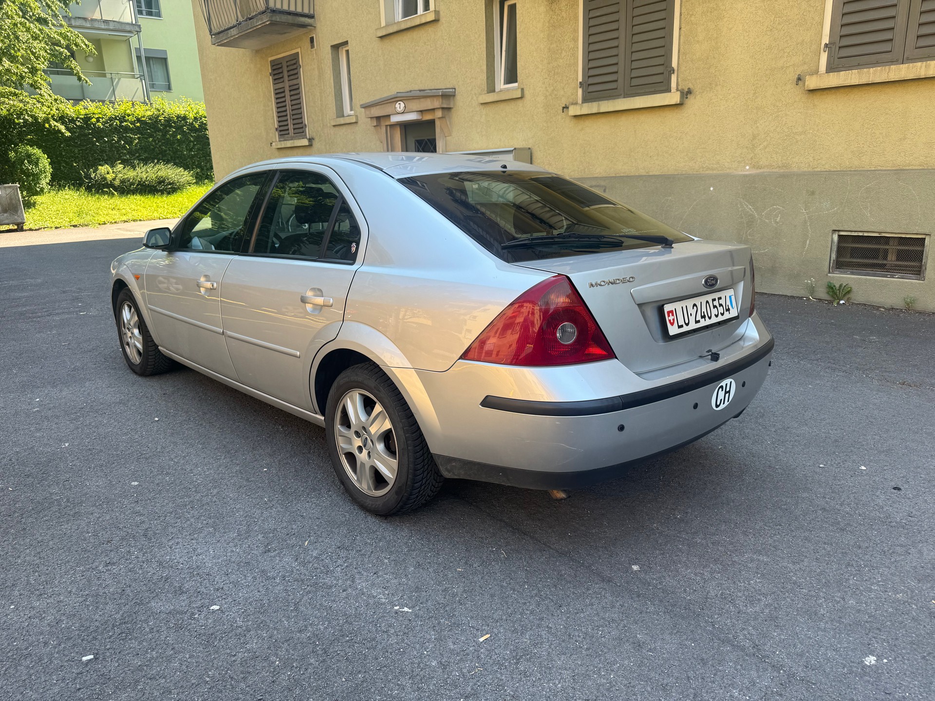 FORD Mondeo 2.0i 16V Ambiente-image-11