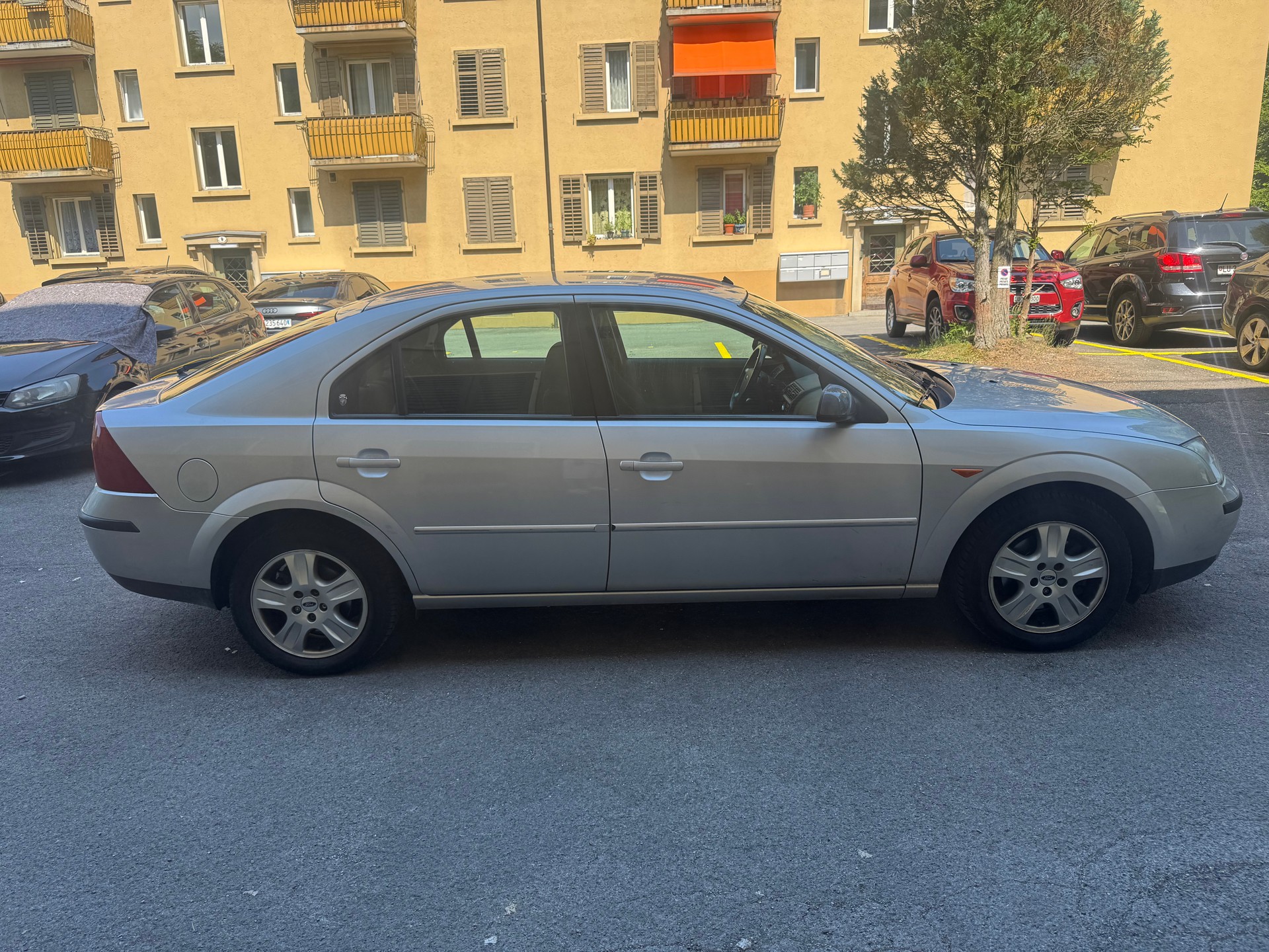 FORD Mondeo 2.0i 16V Ambiente-image-9