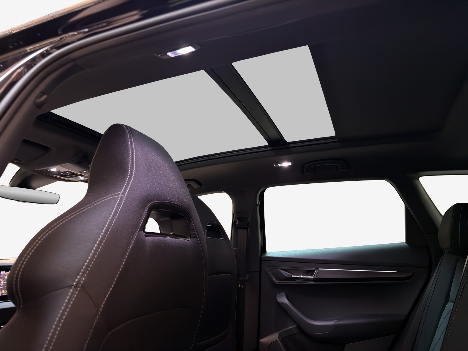 SKODA Karoq 2.0 TSI SportLine 4x4 DSG-image-13
