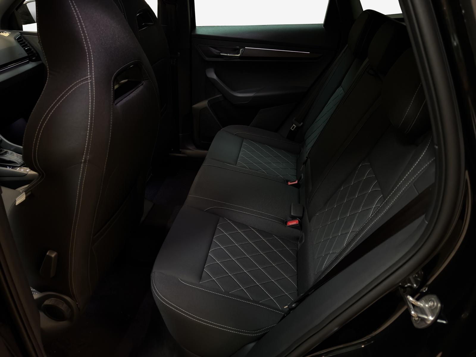 SKODA Karoq 2.0 TSI SportLine 4x4 DSG-image-11