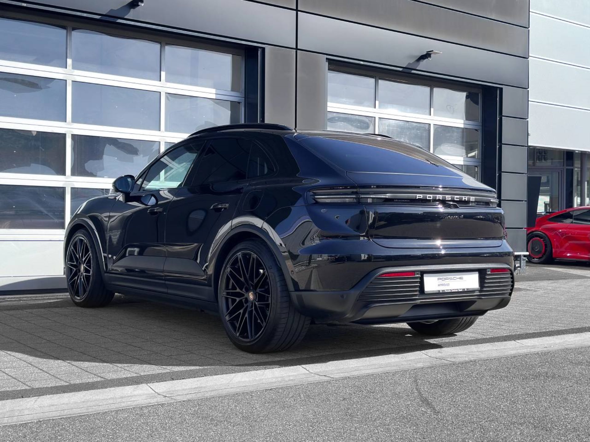 PORSCHE Macan 4-image-10