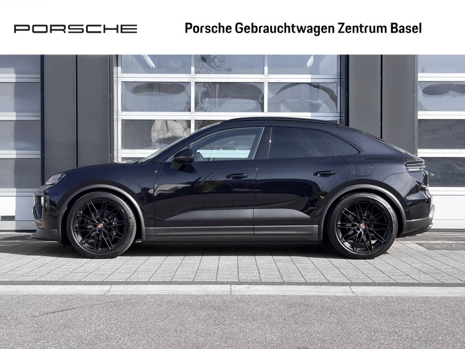 PORSCHE Macan 4-image-1
