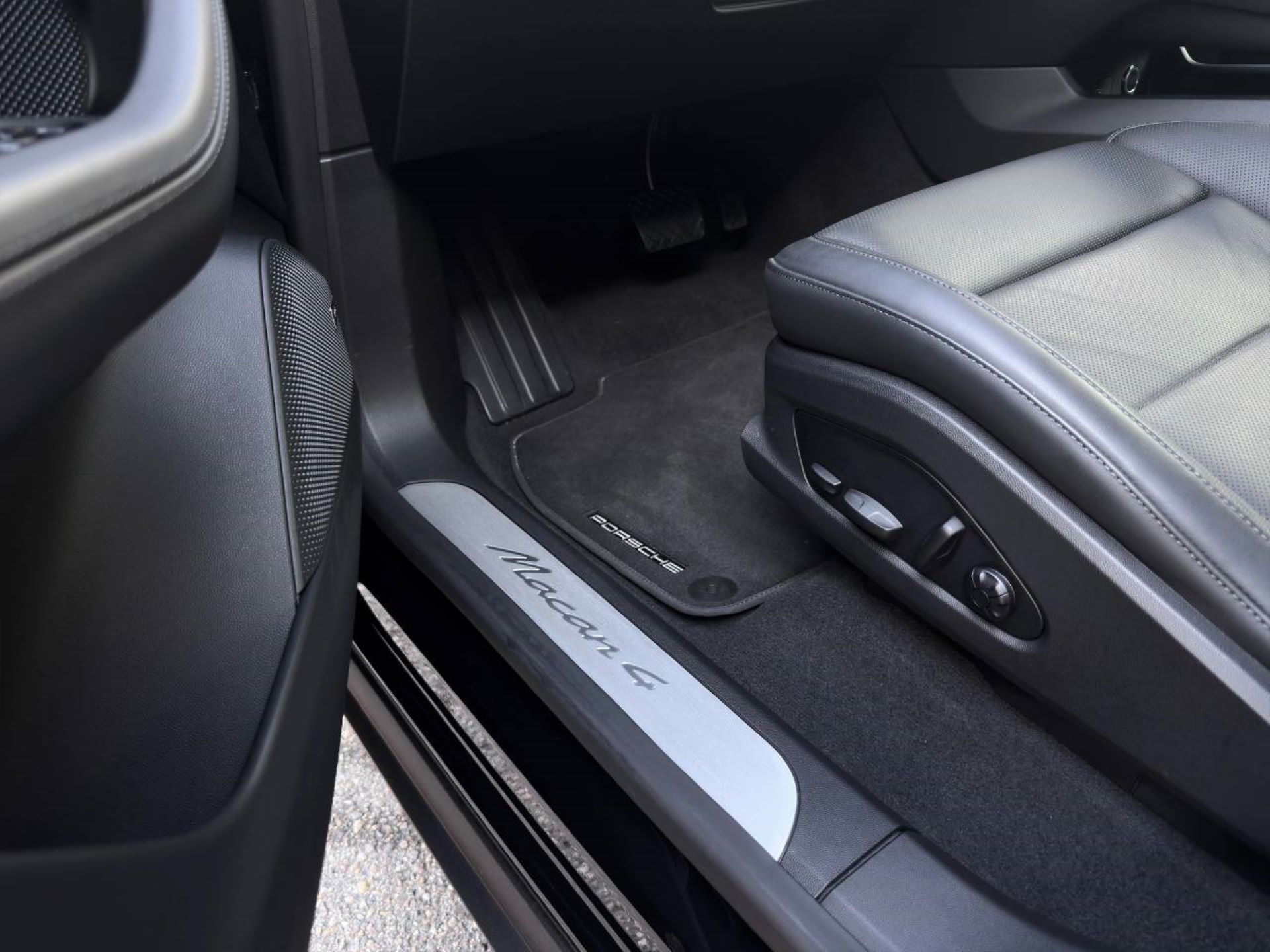 PORSCHE Macan 4-image-26